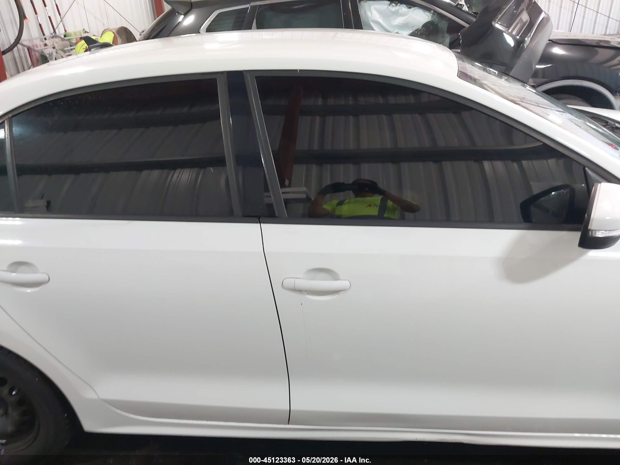 2014 Volkswagen Jetta 1.8t Se White vin: 3VWD17AJ4EM266539
