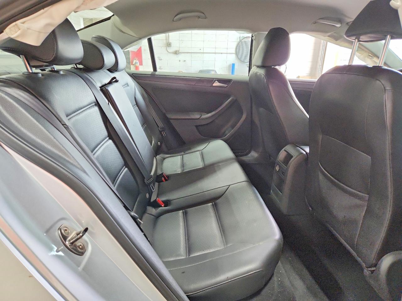2014 Volkswagen Jetta Se Silver vin: 3VWD17AJ4EM283406