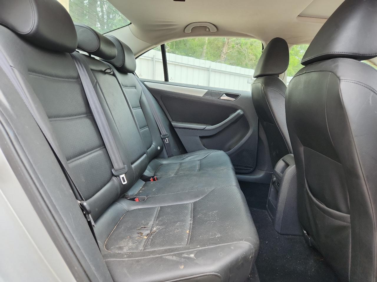 2014 Volkswagen Jetta Se Silver vin: 3VWD17AJ4EM289447 Damage: Headlining, Loose, Repair Required