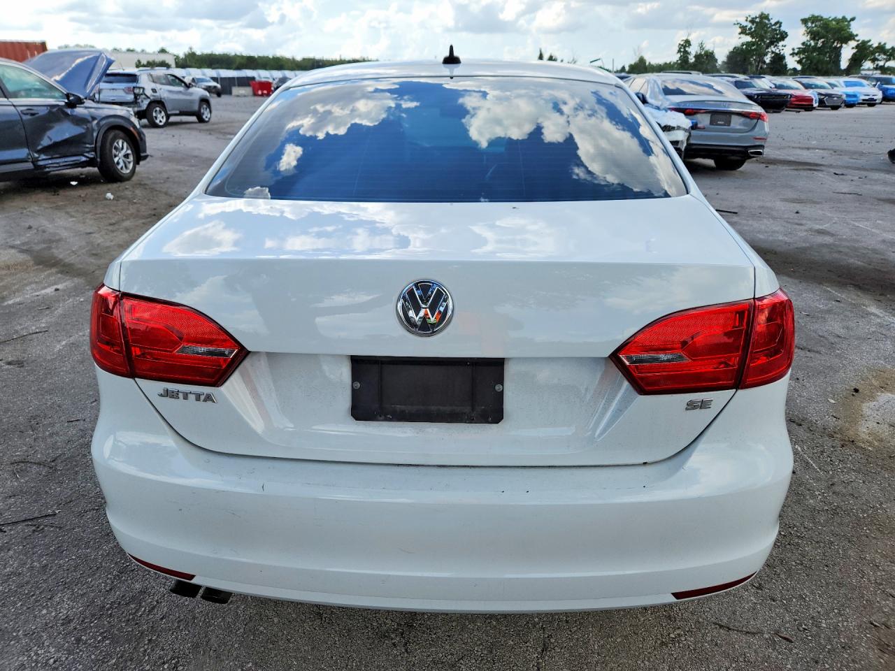 2014 Volkswagen Jetta Se Белый vin: 3VWD17AJ4EM403303