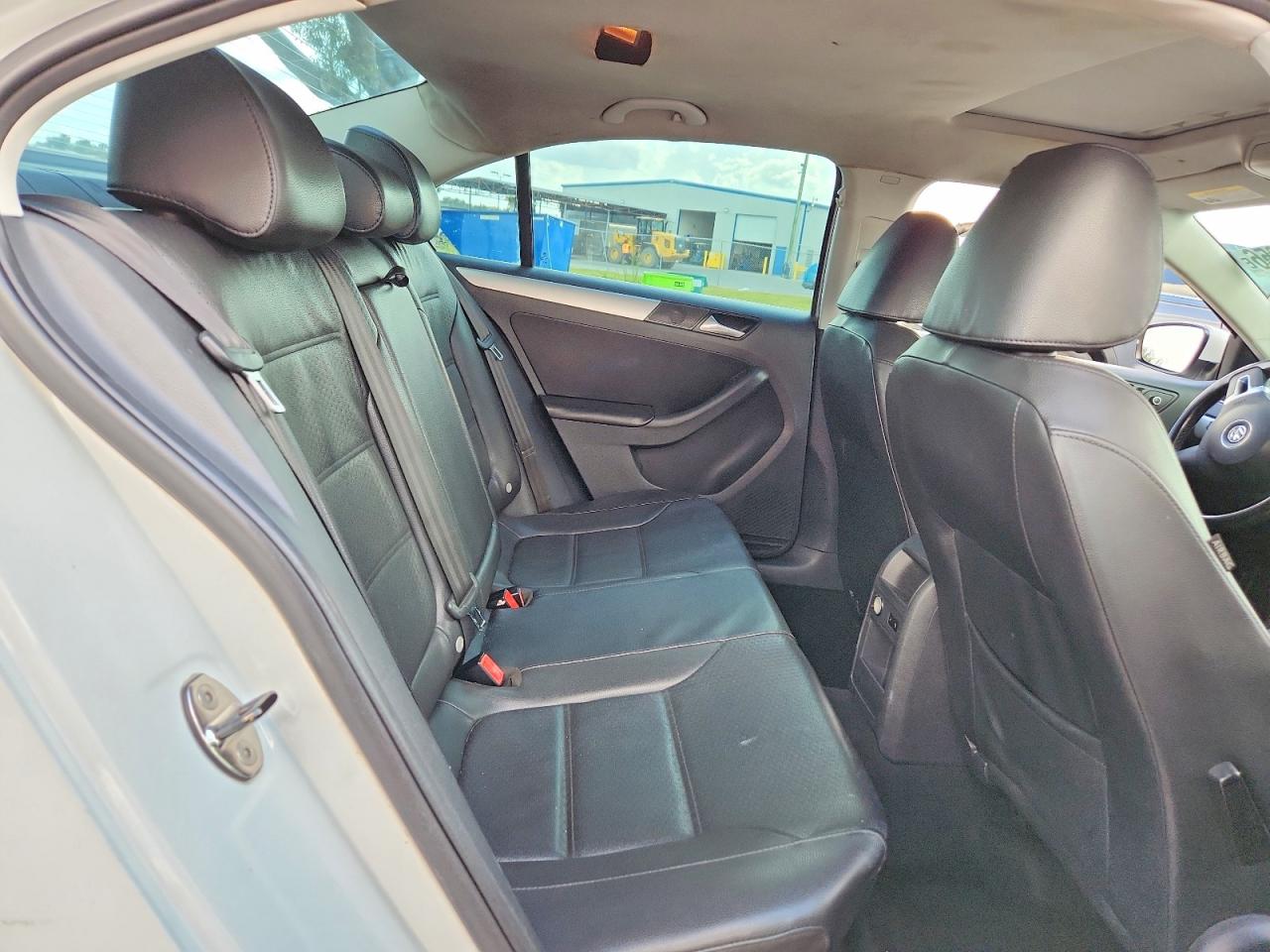 2014 Volkswagen Jetta Se Белый vin: 3VWD17AJ4EM403303