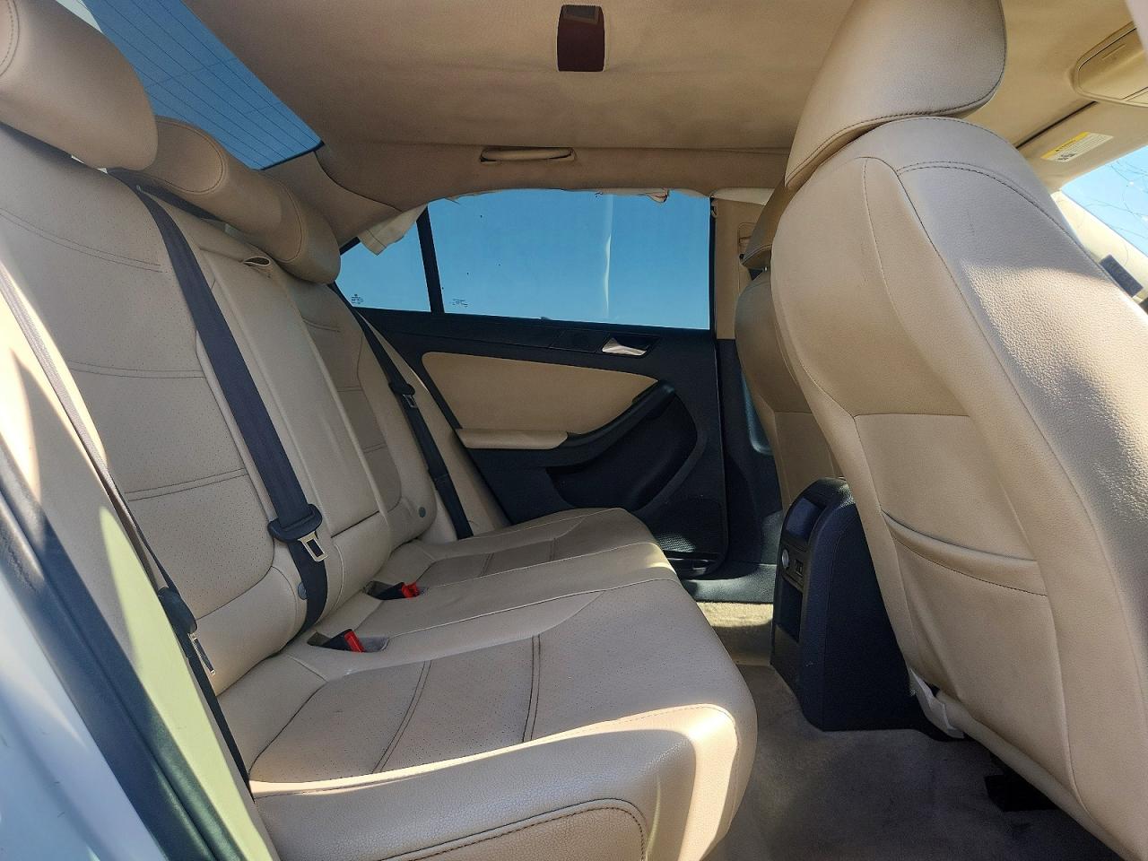 2014 Volkswagen Jetta Se White vin: 3VWD17AJ4EM419596