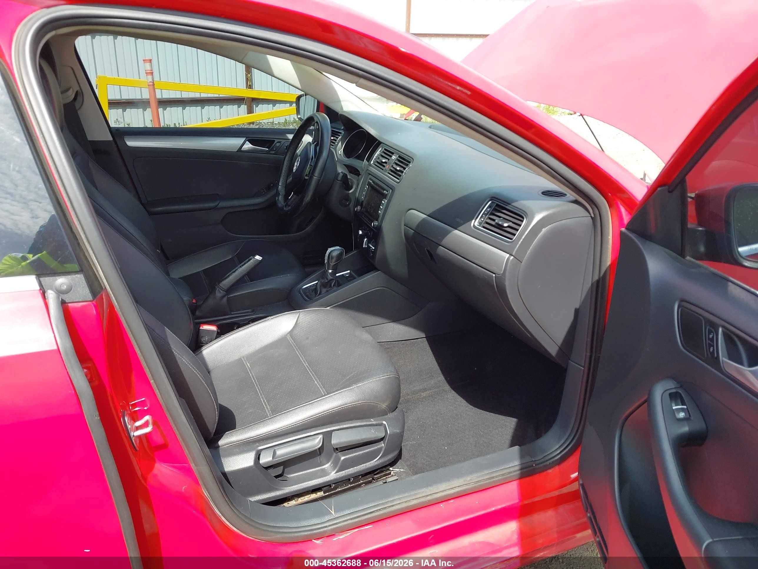 2015 Volkswagen Jetta 1.8t Se Красный vin: 3VWD17AJ4FM254411