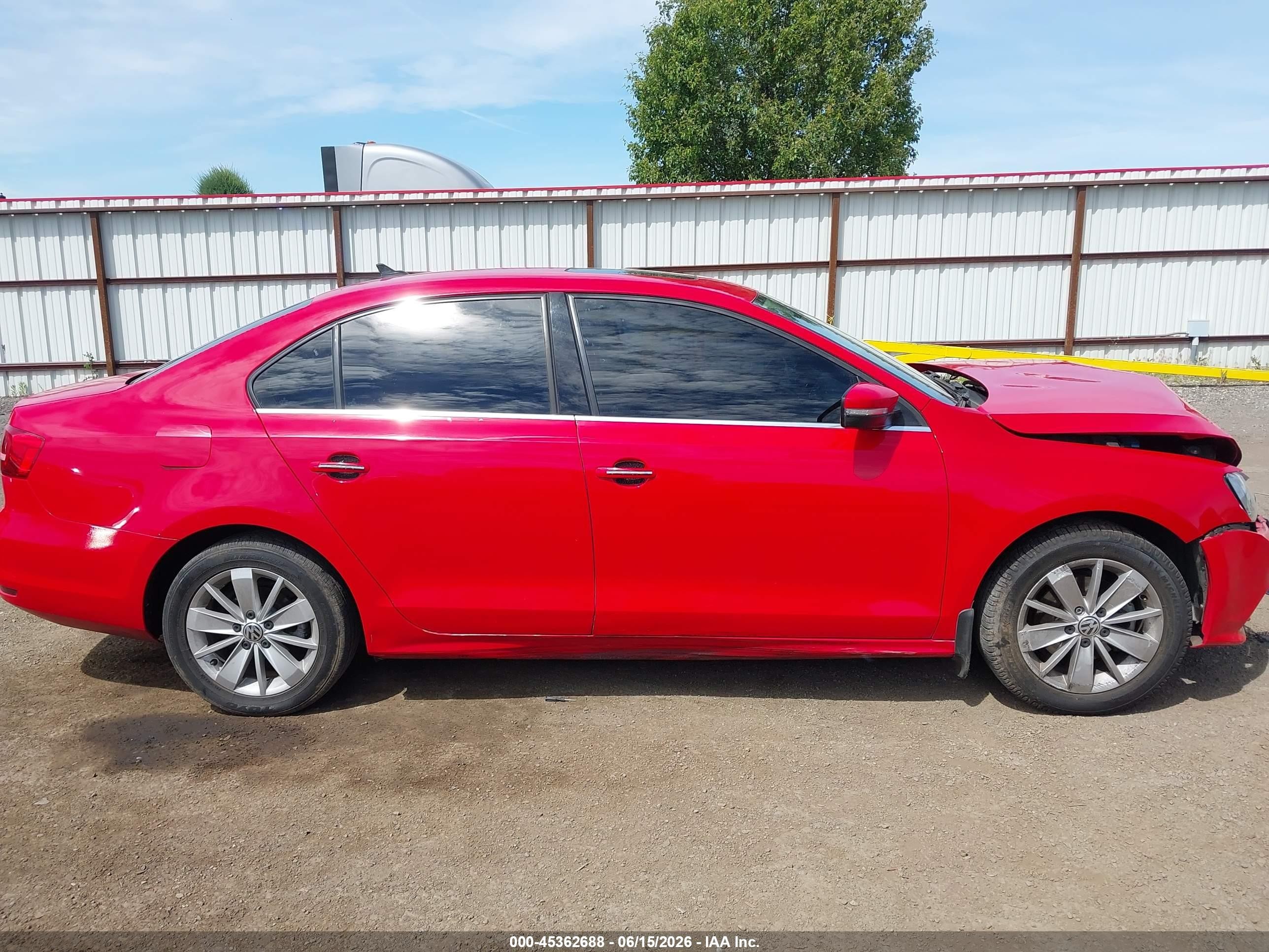 2015 Volkswagen Jetta 1.8t Se Красный vin: 3VWD17AJ4FM254411
