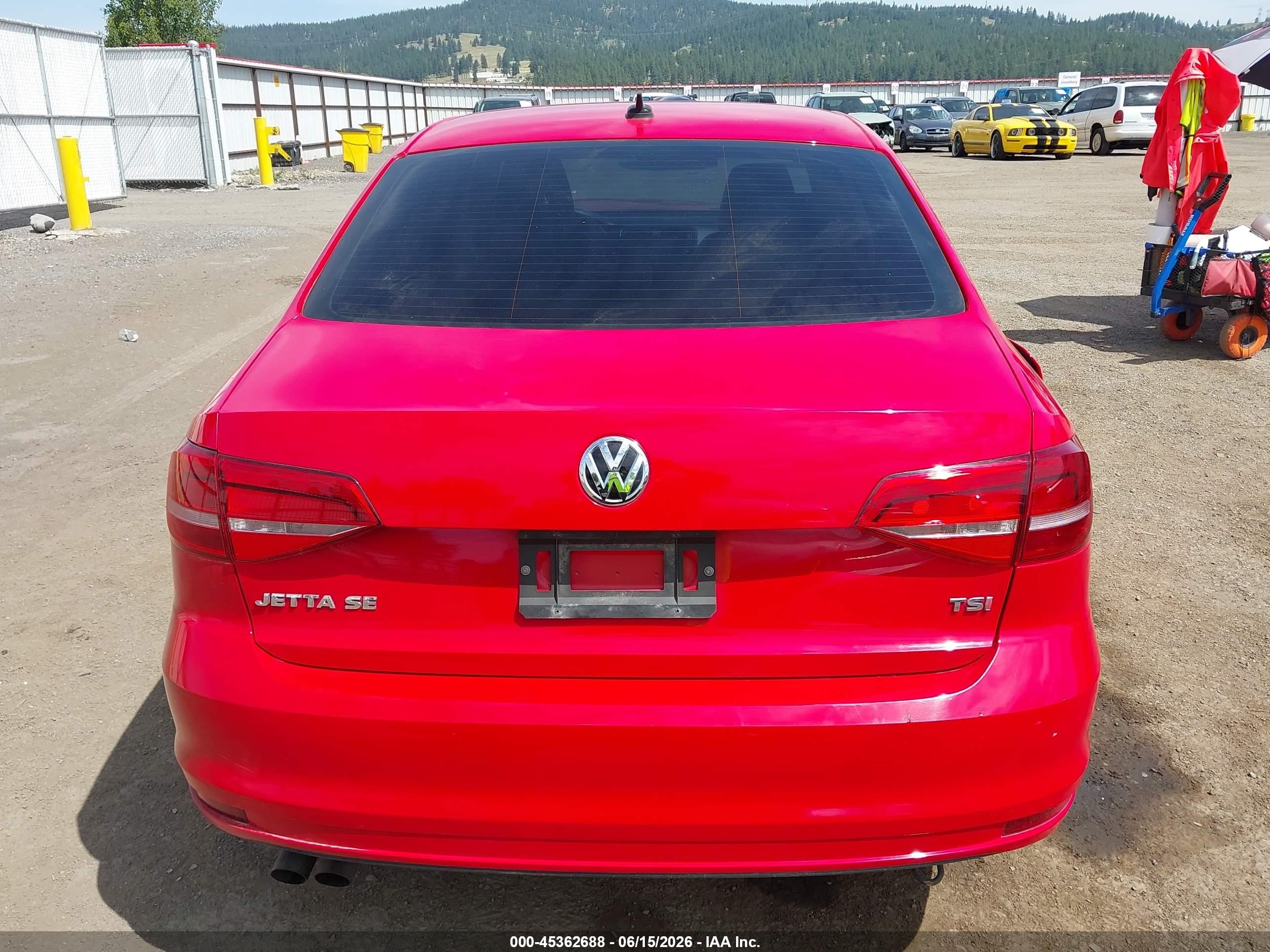2015 Volkswagen Jetta 1.8t Se Красный vin: 3VWD17AJ4FM254411