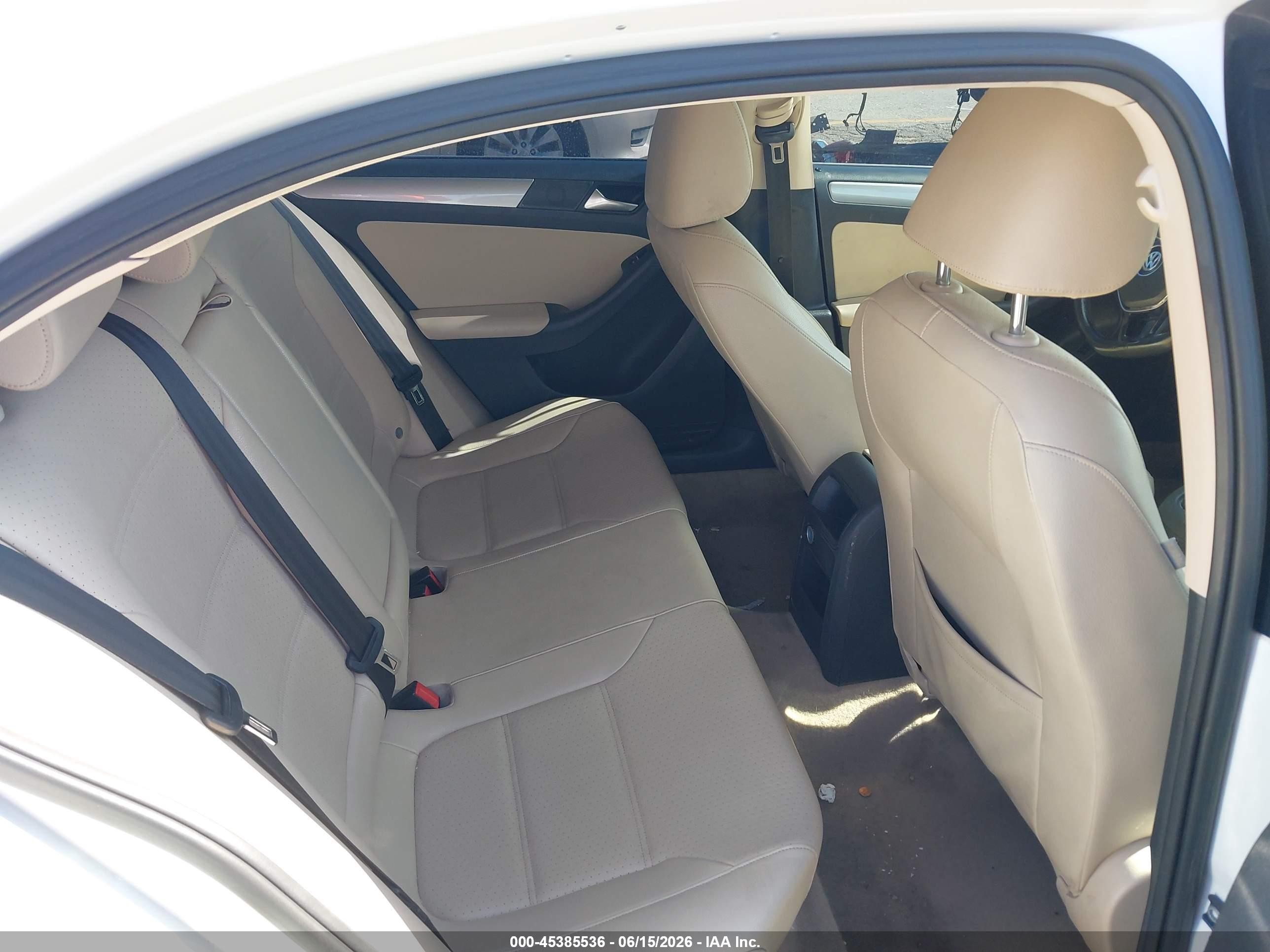 2015 Volkswagen Jetta 1.8t Se Белый vin: 3VWD17AJ4FM298862