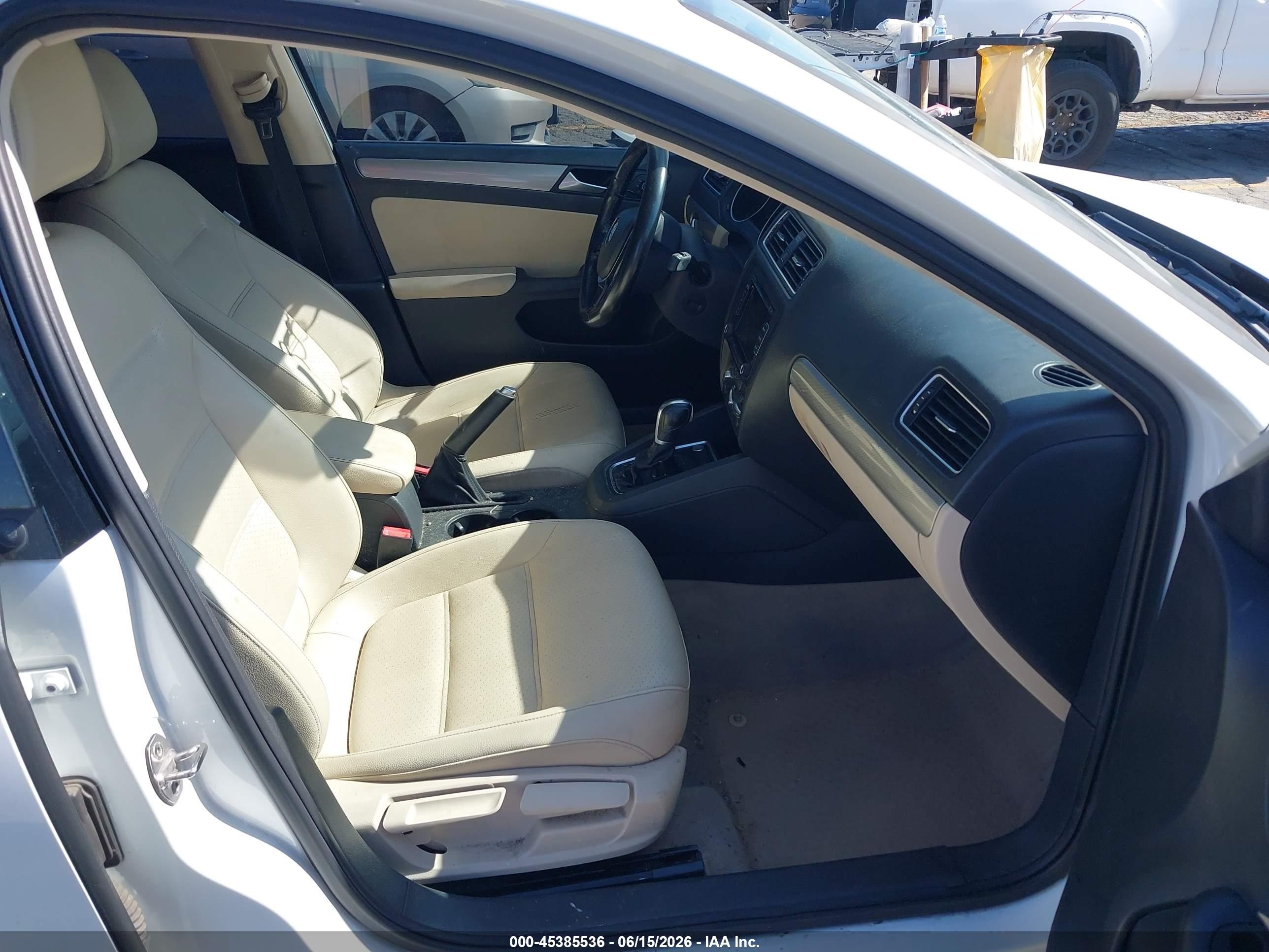 2015 Volkswagen Jetta 1.8t Se Белый vin: 3VWD17AJ4FM298862