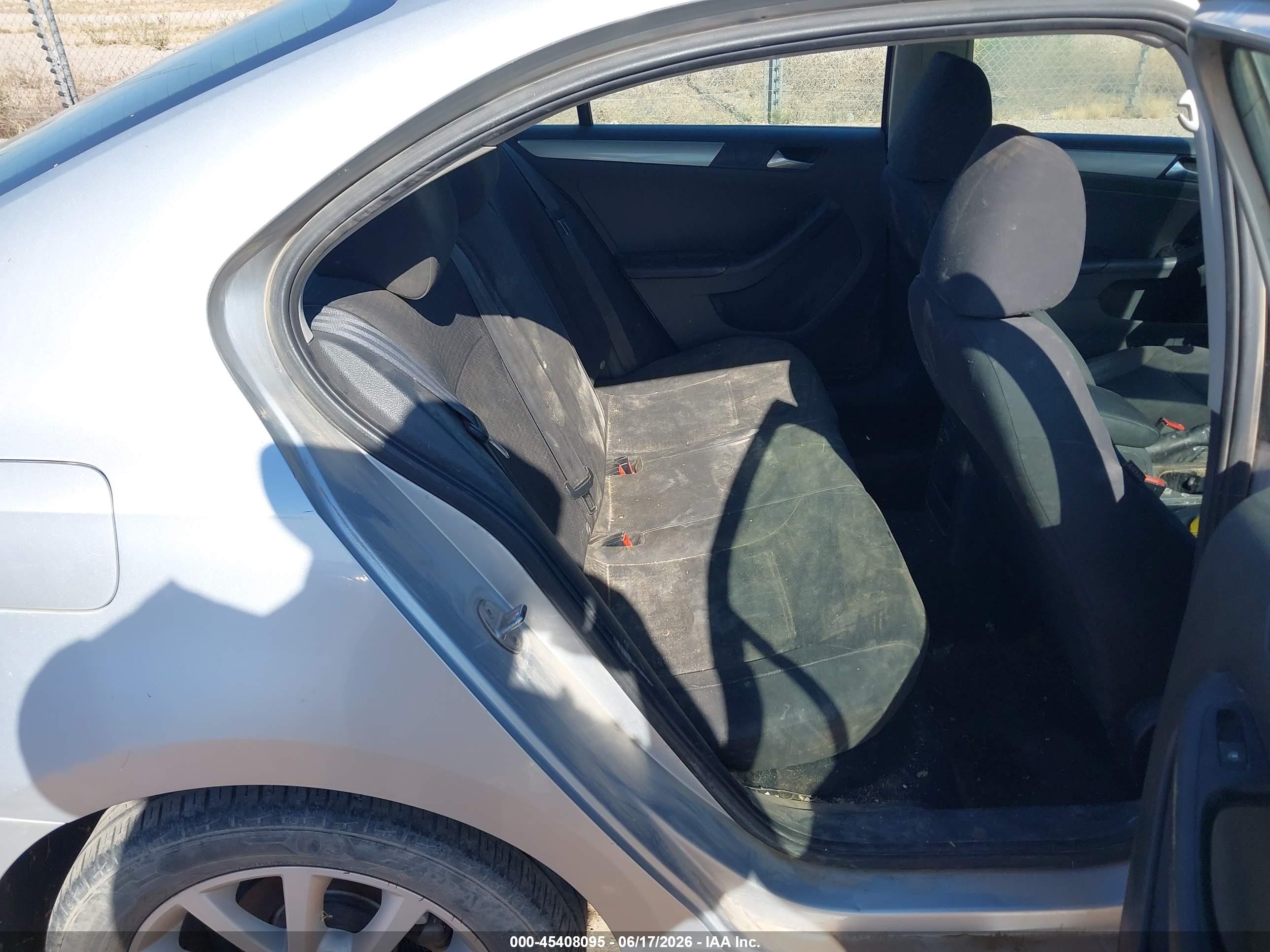 2015 Volkswagen Jetta 1.8t Se Silver vin: 3VWD17AJ4FM341547