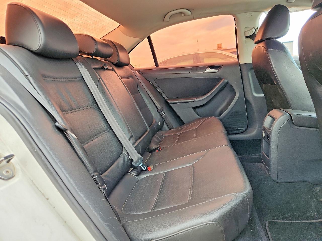 2014 Volkswagen Jetta Se White vin: 3VWD17AJ5EM237972