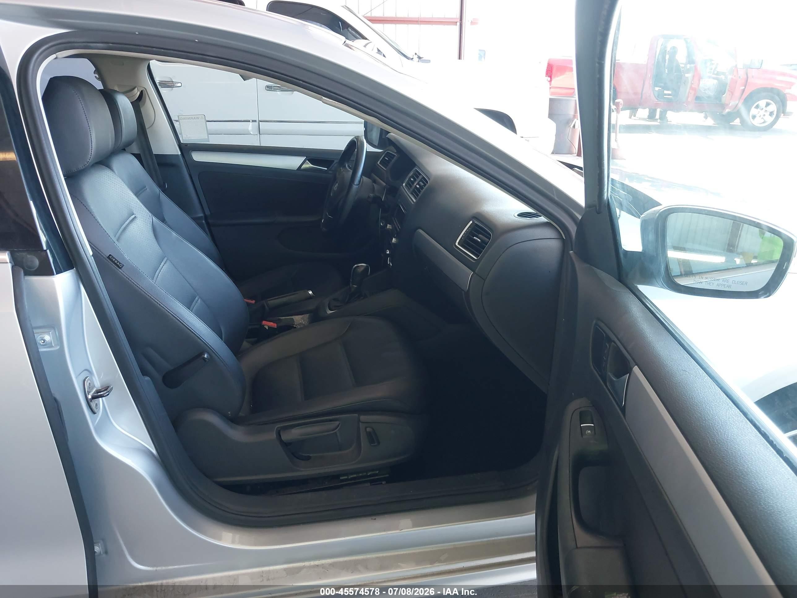 2014 Volkswagen Jetta 1.8t Se Silver vin: 3VWD17AJ5EM253203