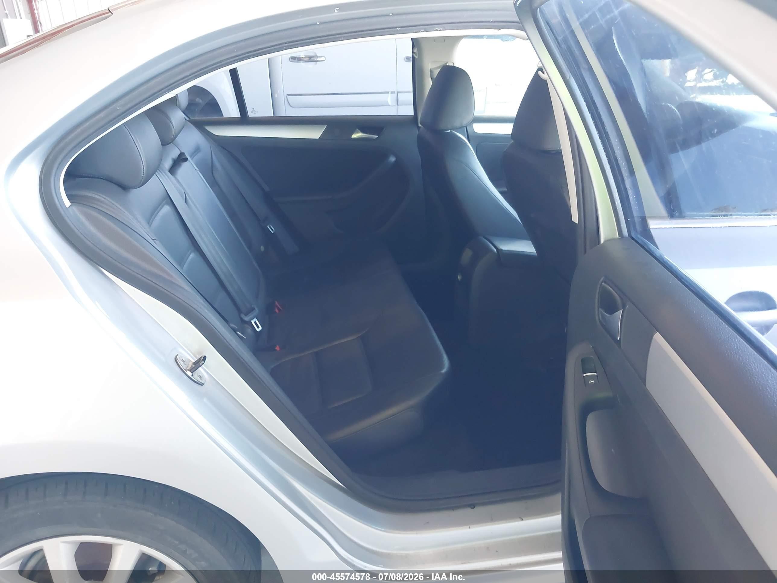 2014 Volkswagen Jetta 1.8t Se Silver vin: 3VWD17AJ5EM253203