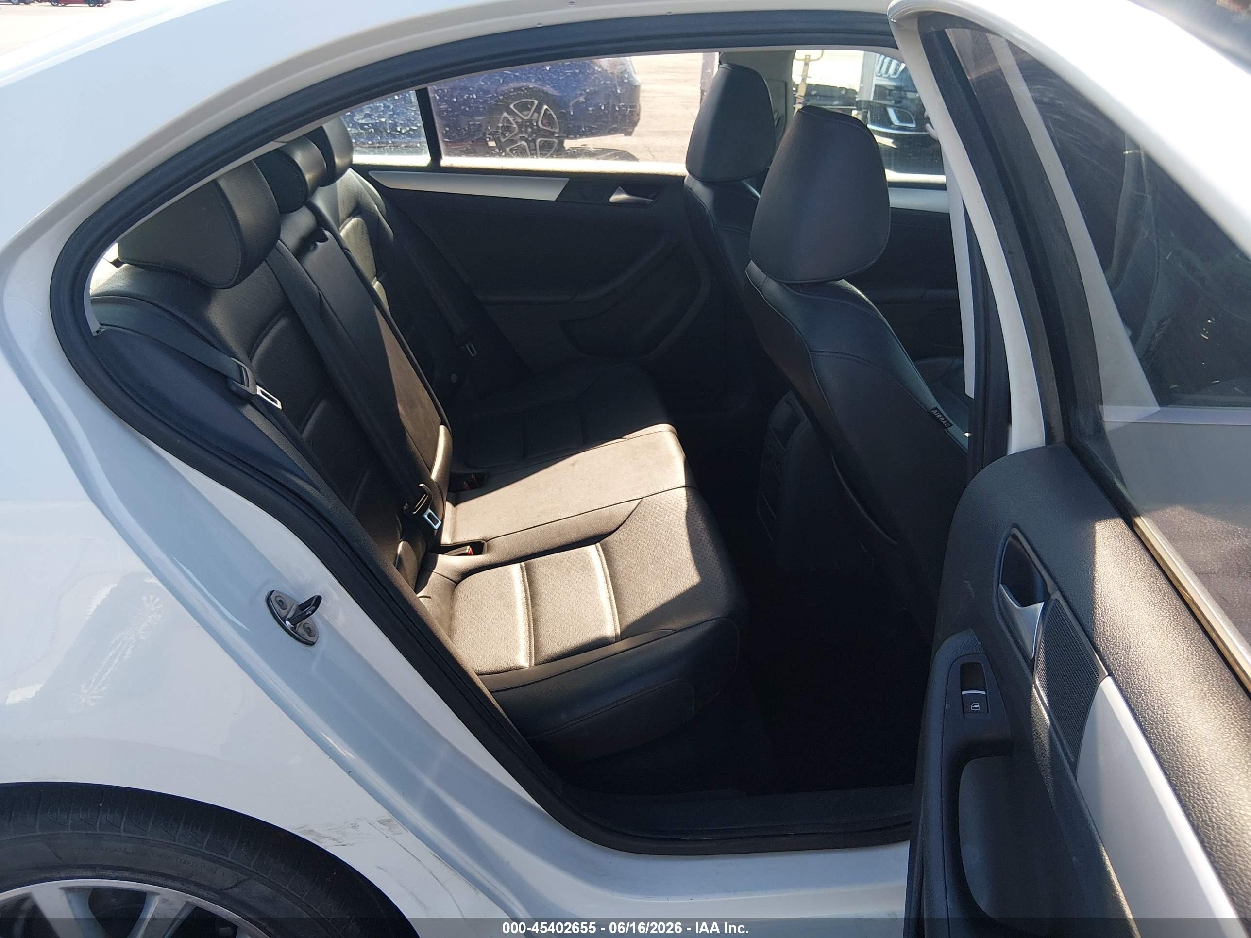 2014 Volkswagen Jetta 1.8t Se White vin: 3VWD17AJ5EM266114
