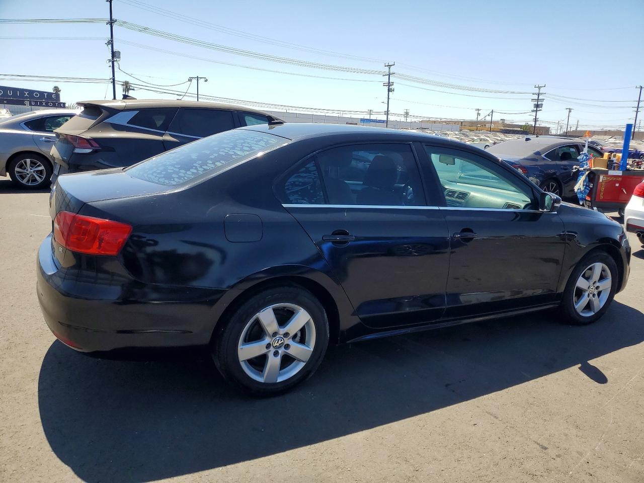 2014 Volkswagen Jetta Se Black vin: 3VWD17AJ5EM370313