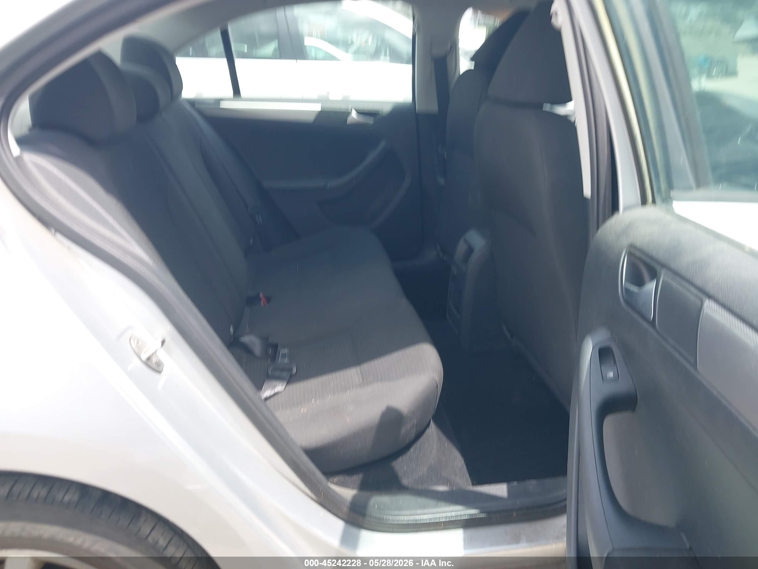 2015 Volkswagen Jetta 1.8t Se Silver vin: 3VWD17AJ5FM221742