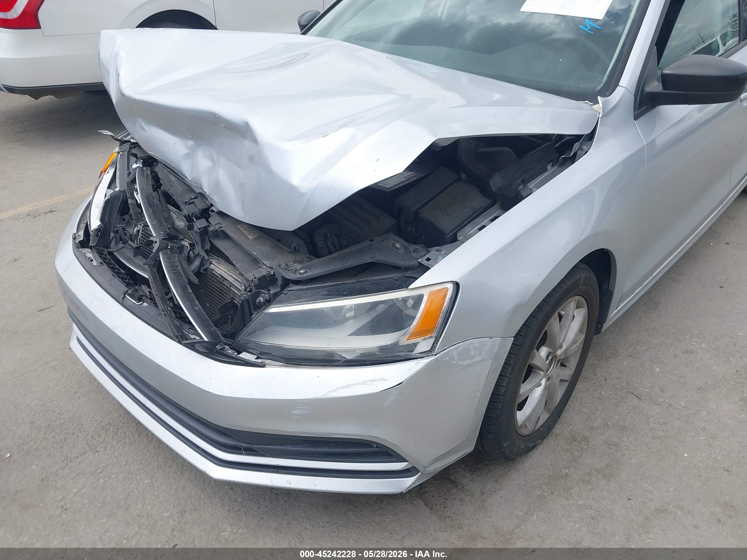 2015 Volkswagen Jetta 1.8t Se Silver vin: 3VWD17AJ5FM221742