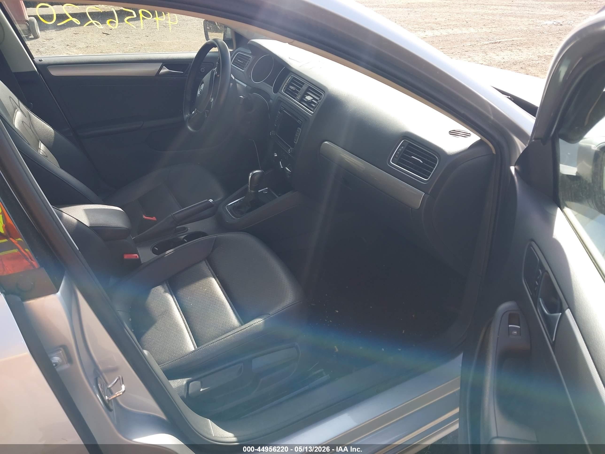 2015 Volkswagen Jetta 1.8t Se Silver vin: 3VWD17AJ5FM283481