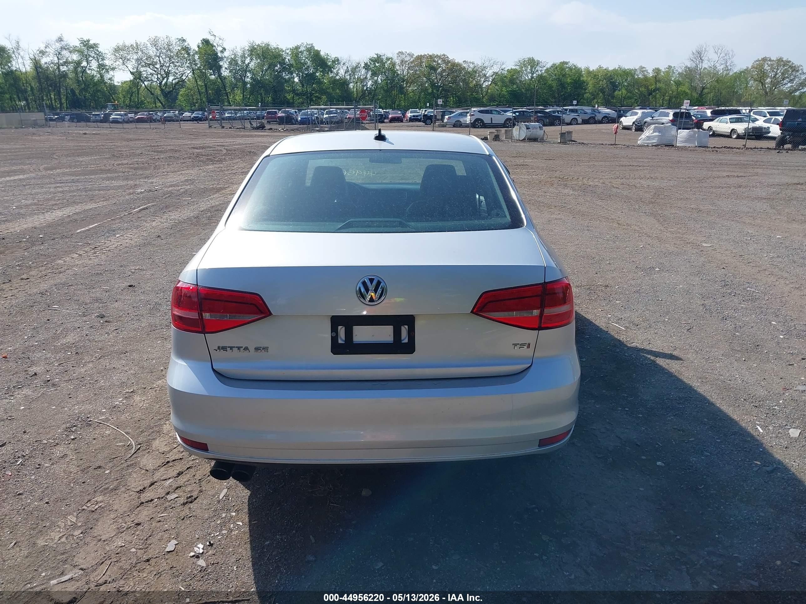 2015 Volkswagen Jetta 1.8t Se Silver vin: 3VWD17AJ5FM283481