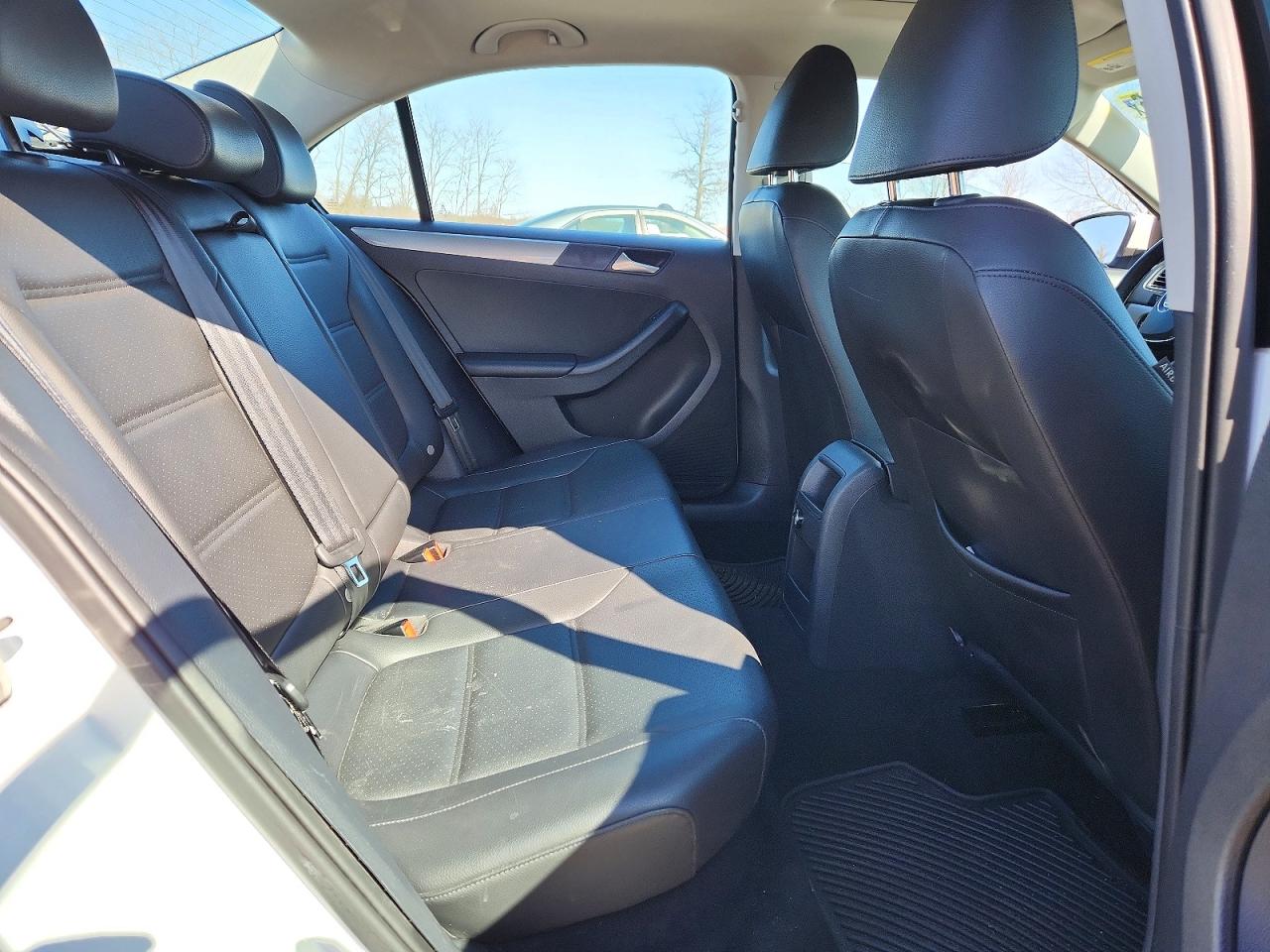 2015 Volkswagen Jetta Se White vin: 3VWD17AJ5FM312378