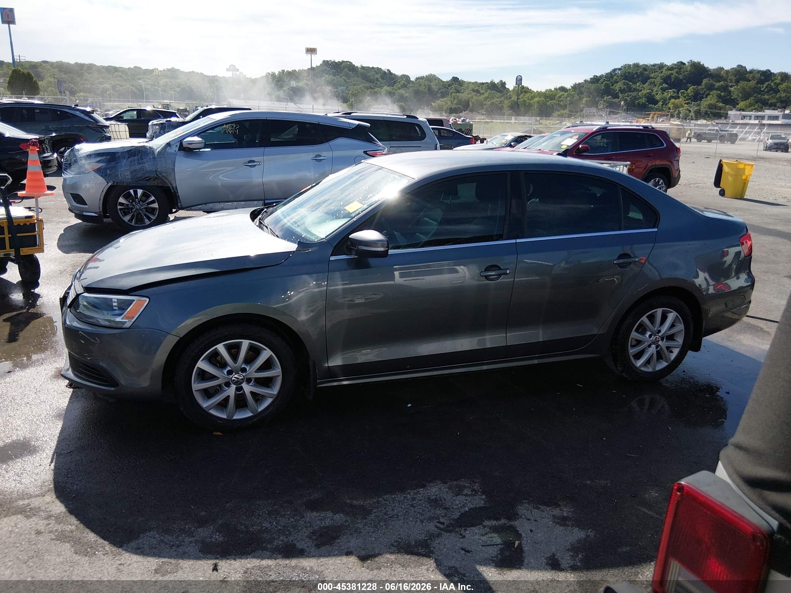 2014 Volkswagen Jetta 1.8t Se Gray vin: 3VWD17AJ6EM256157