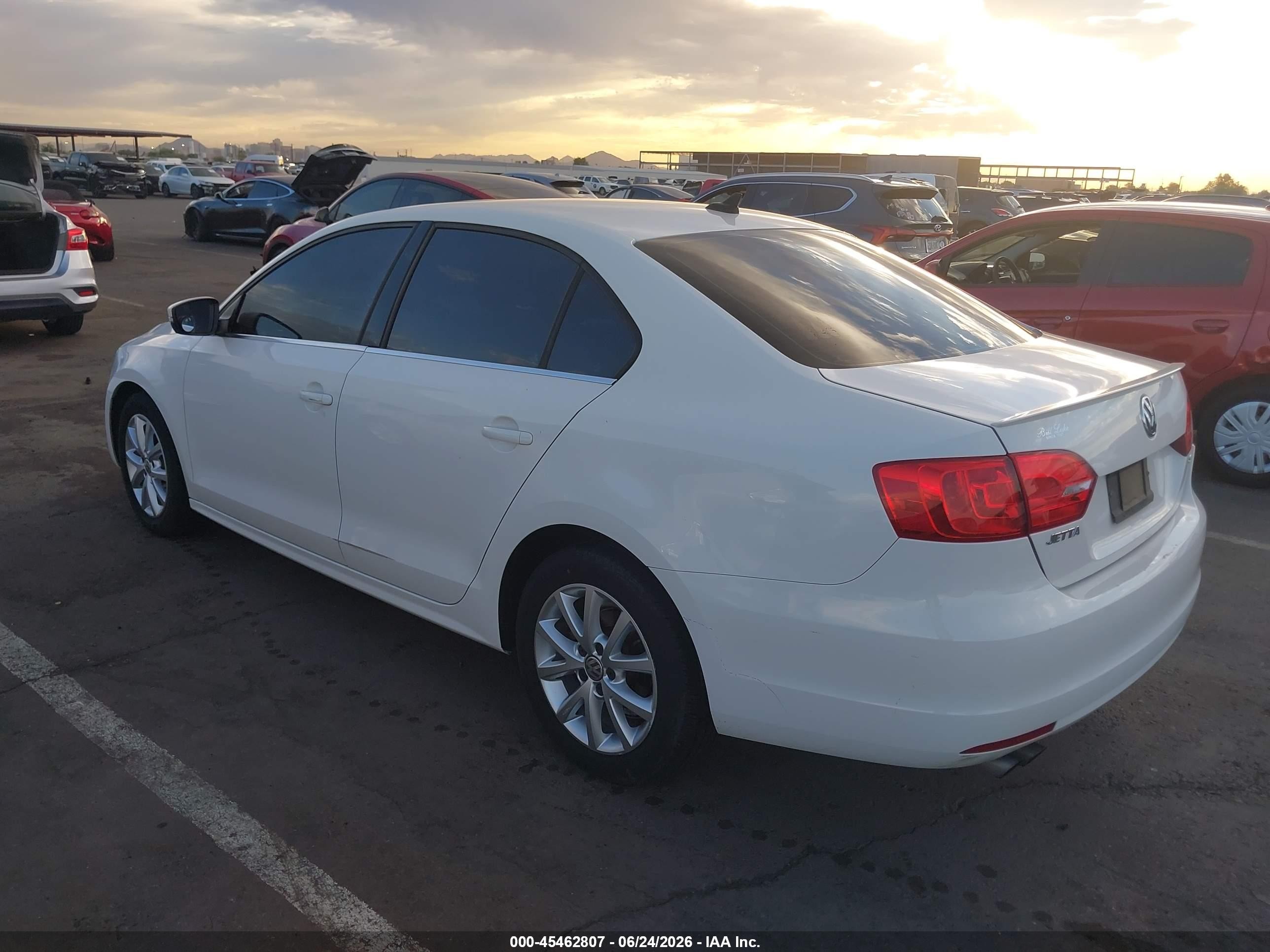 2014 Volkswagen Jetta 1.8t Se Белый vin: 3VWD17AJ6EM390764
