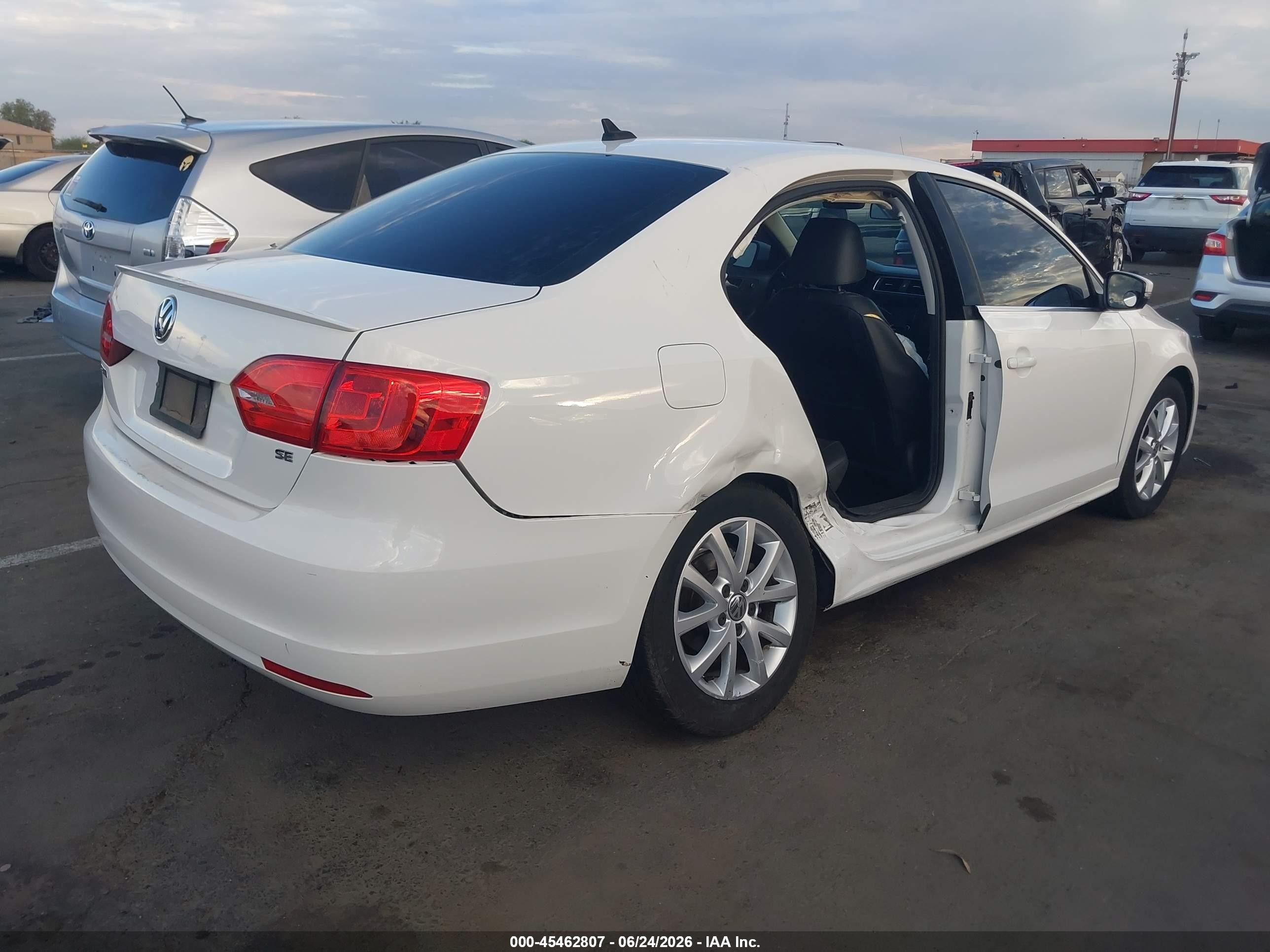 2014 Volkswagen Jetta 1.8t Se Белый vin: 3VWD17AJ6EM390764