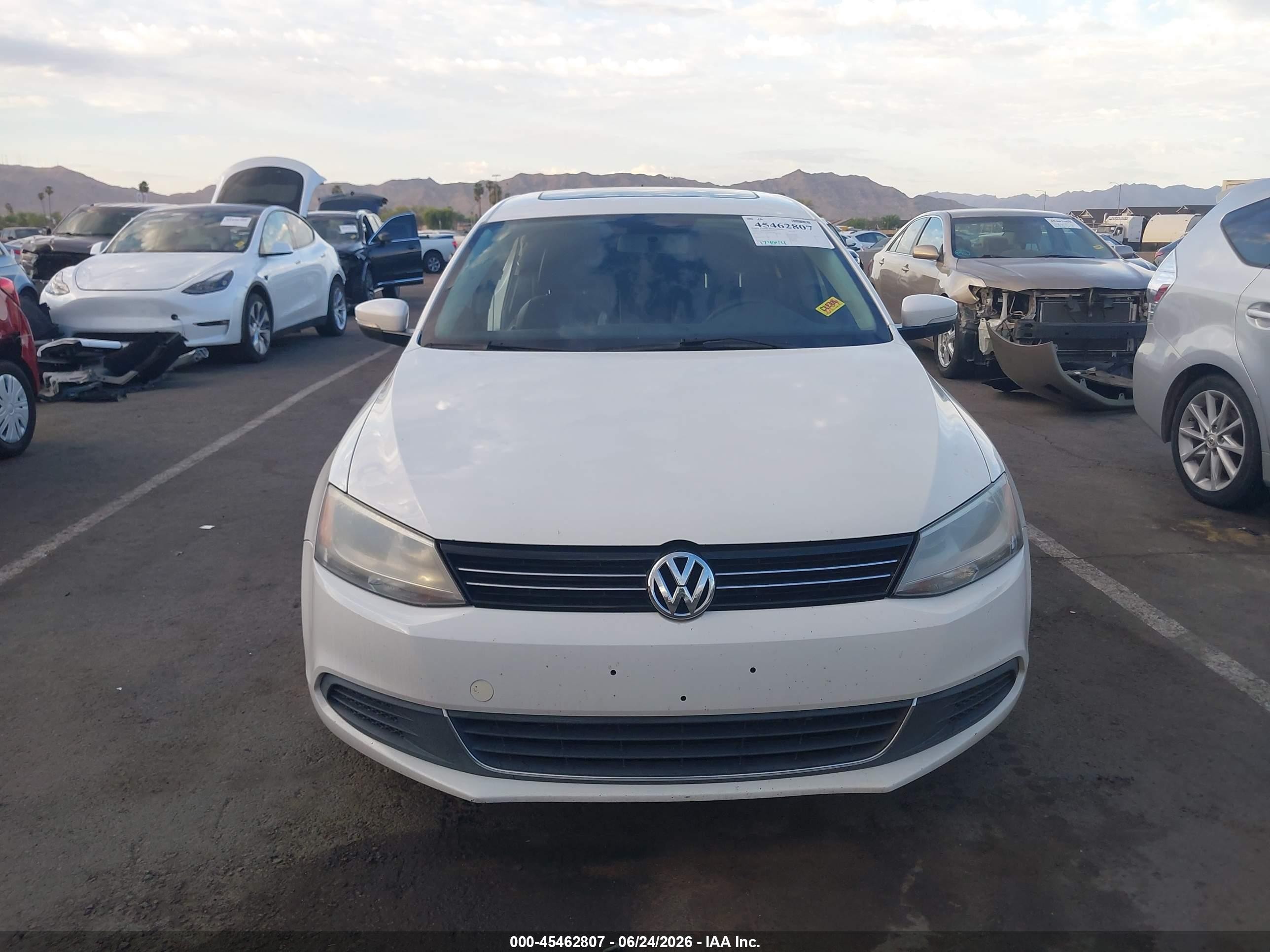 2014 Volkswagen Jetta 1.8t Se Белый vin: 3VWD17AJ6EM390764