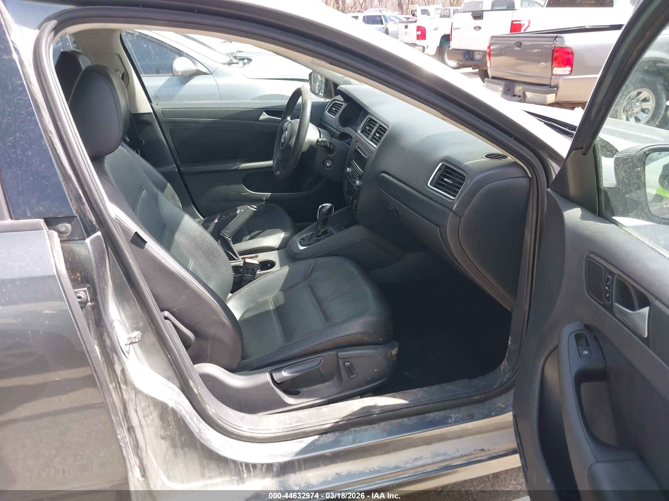2014 Volkswagen Jetta 1.8t Se Gray vin: 3VWD17AJ7EM238850