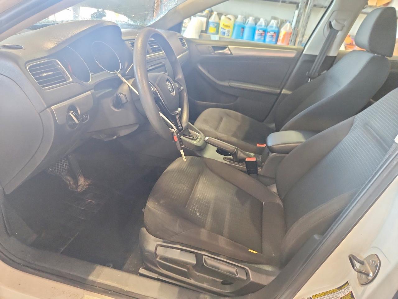 2015 Volkswagen Jetta White vin: 3VWD17AJ7FM204036