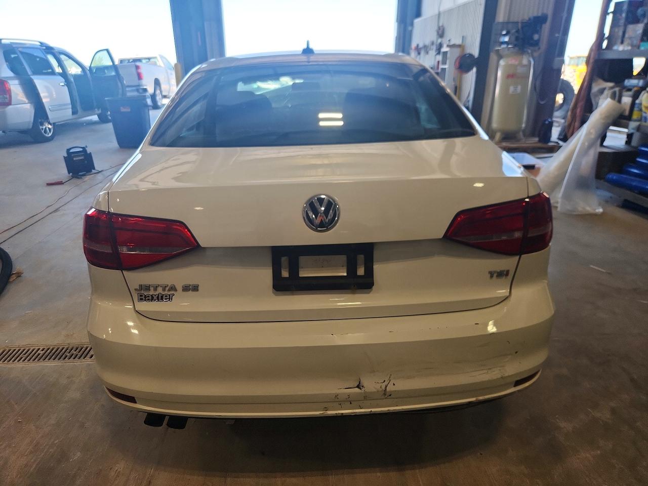 2015 Volkswagen Jetta White vin: 3VWD17AJ7FM204036