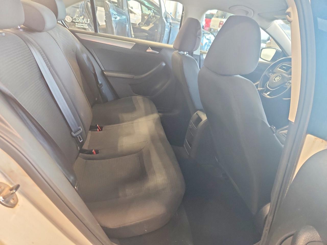 2015 Volkswagen Jetta White vin: 3VWD17AJ7FM204036