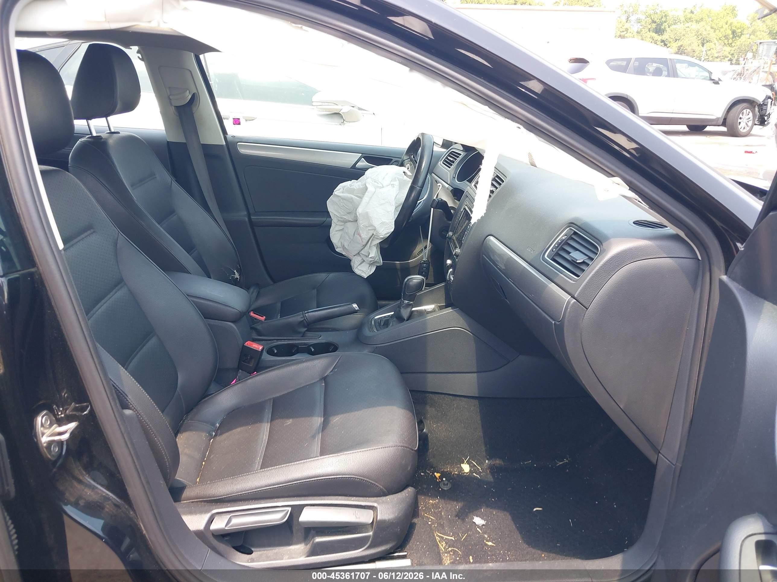 2015 Volkswagen Jetta 1.8t Se Черный vin: 3VWD17AJ7FM253561