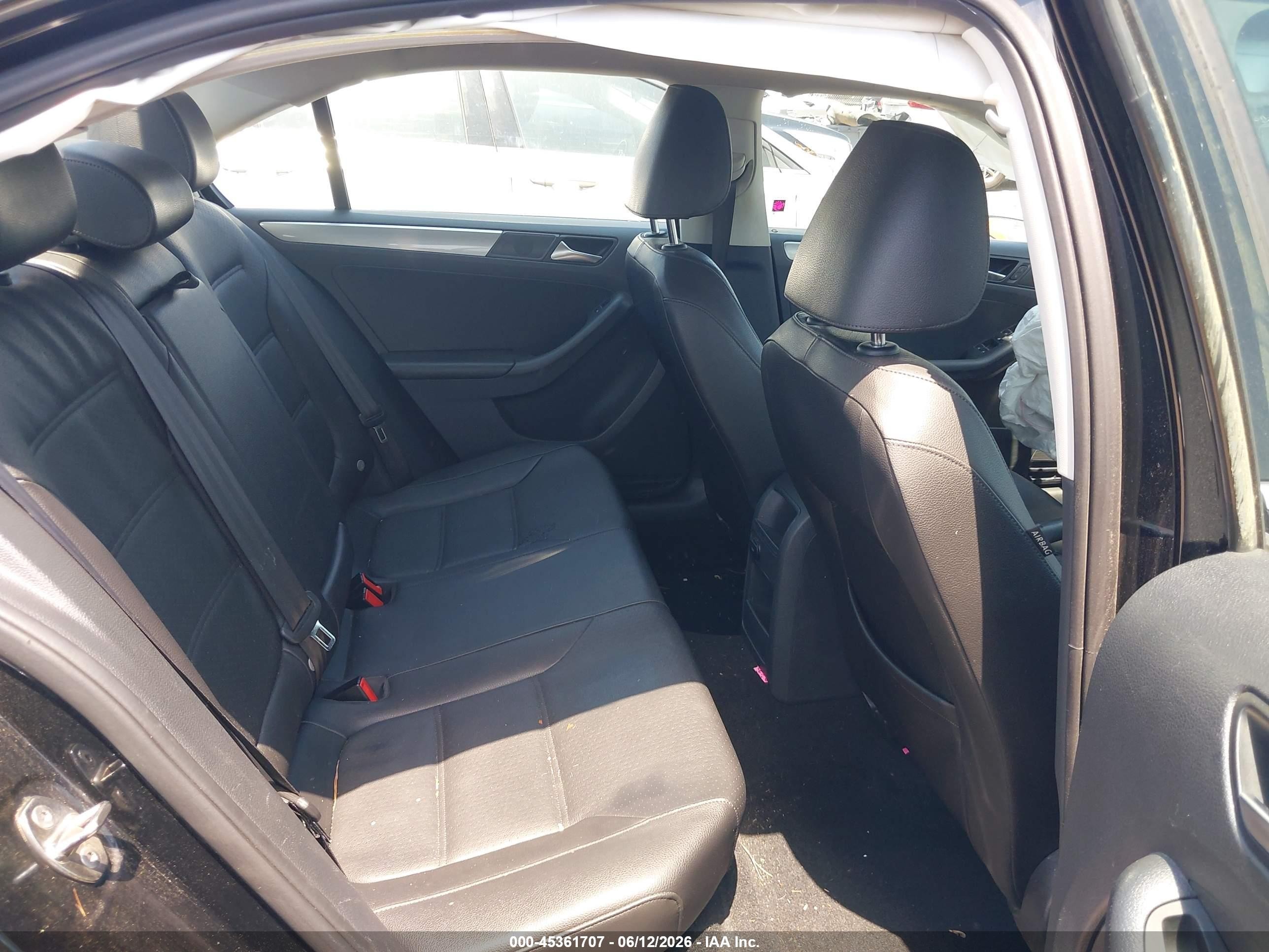 2015 Volkswagen Jetta 1.8t Se Черный vin: 3VWD17AJ7FM253561