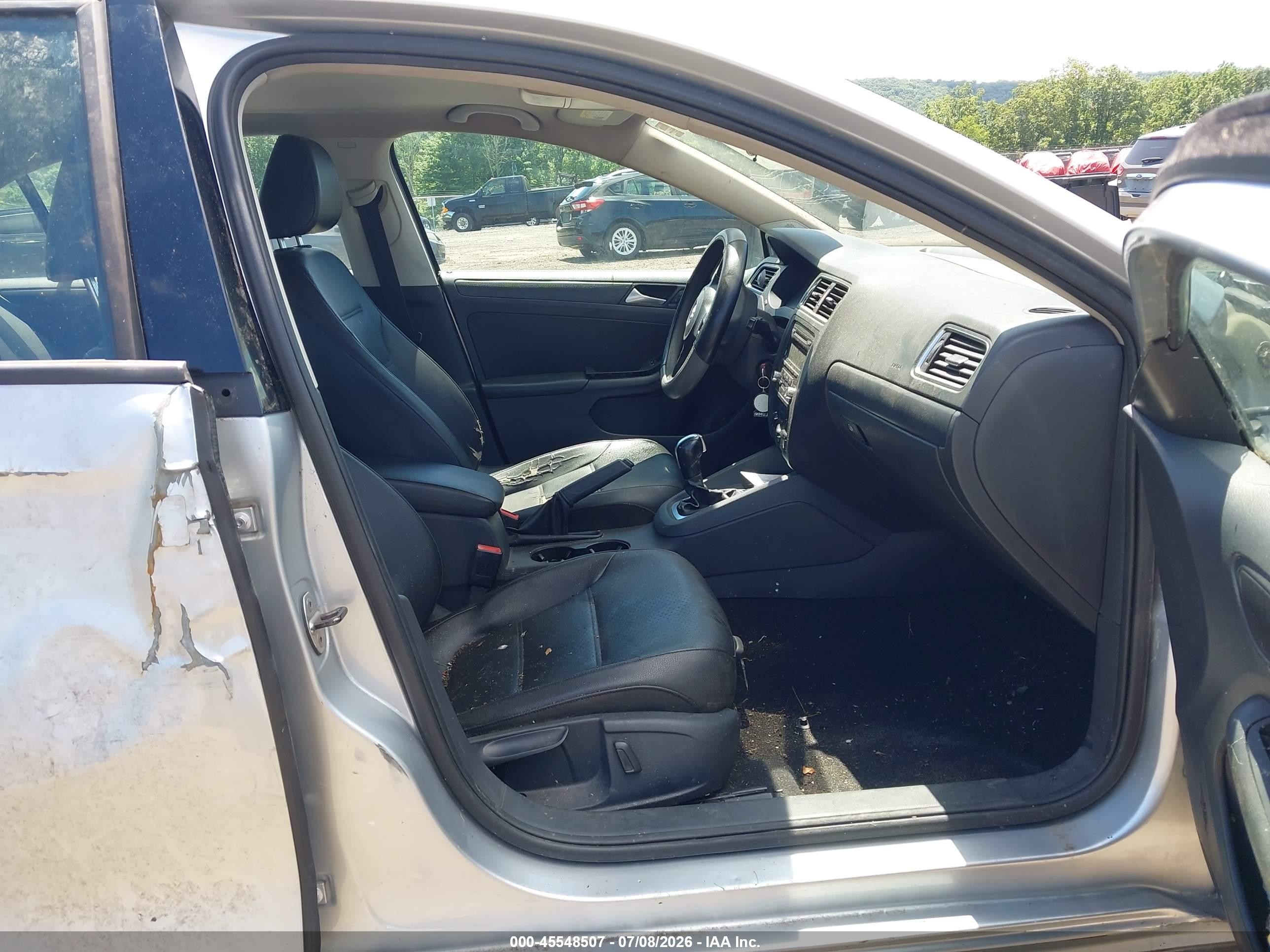 2014 Volkswagen Jetta 1.8t Se Silver vin: 3VWD17AJ8EM316181