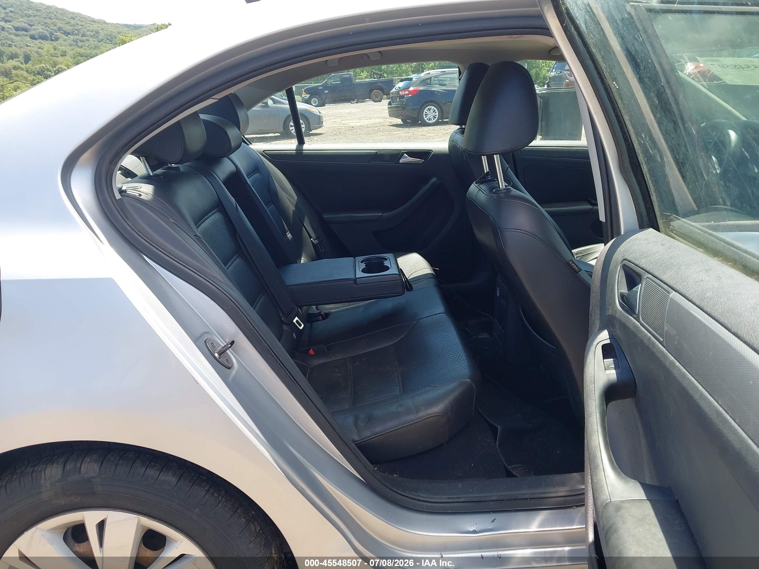 2014 Volkswagen Jetta 1.8t Se Silver vin: 3VWD17AJ8EM316181