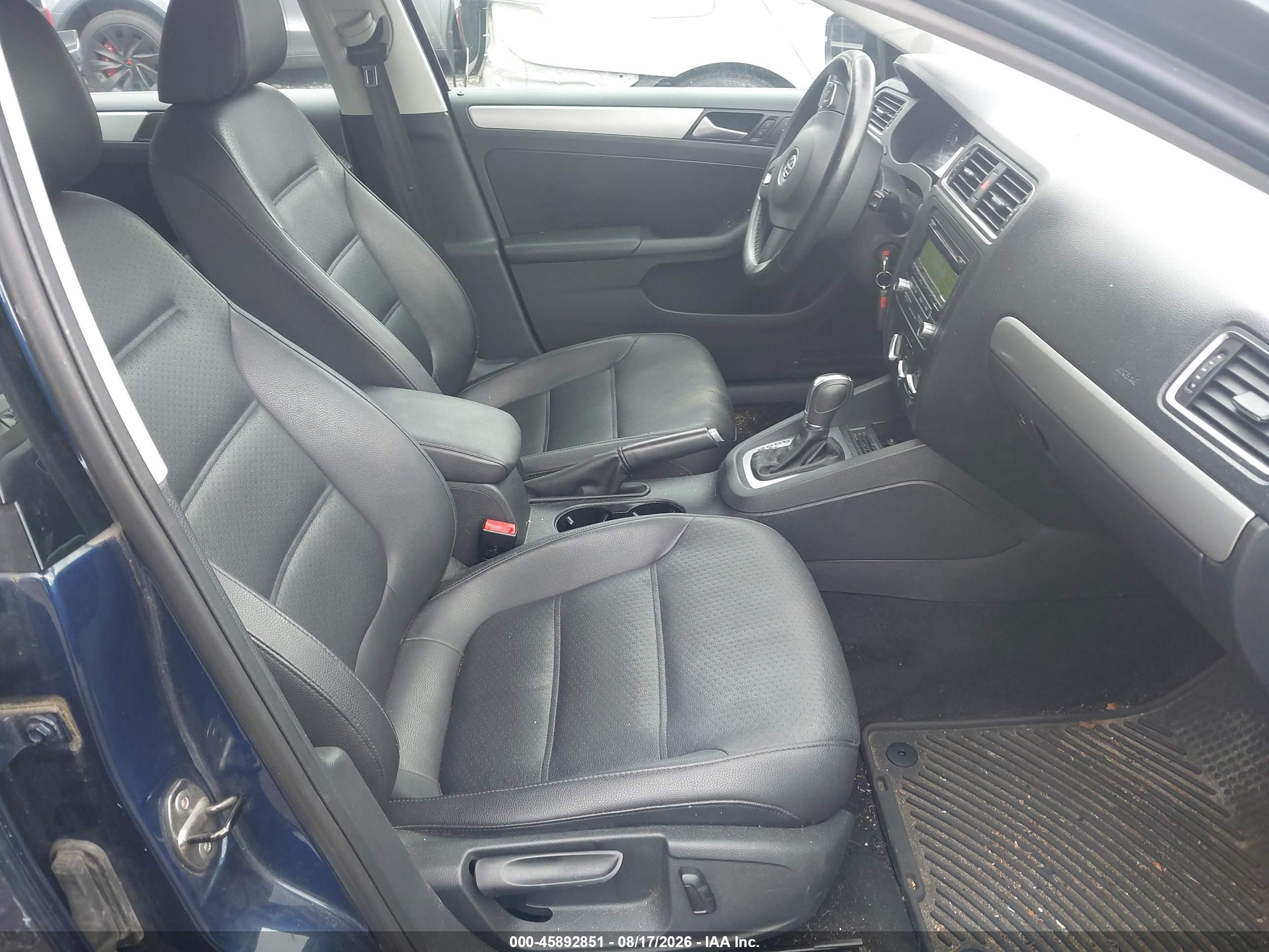 2014 Volkswagen Jetta 1.8t Se Синий vin: 3VWD17AJ8EM381936