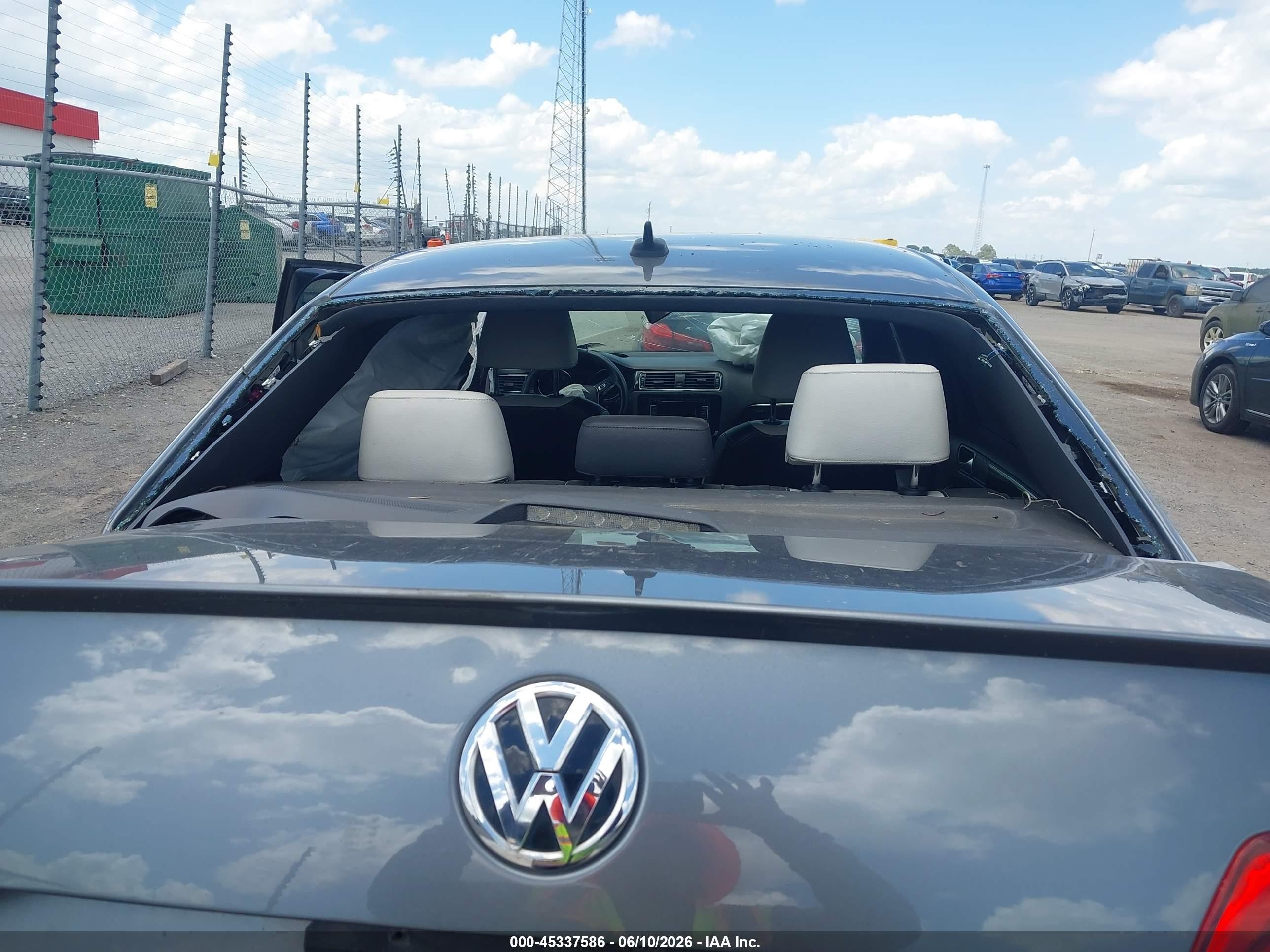 2015 Volkswagen Jetta 1.8t Sport Серый vin: 3VWD17AJ8FM415679