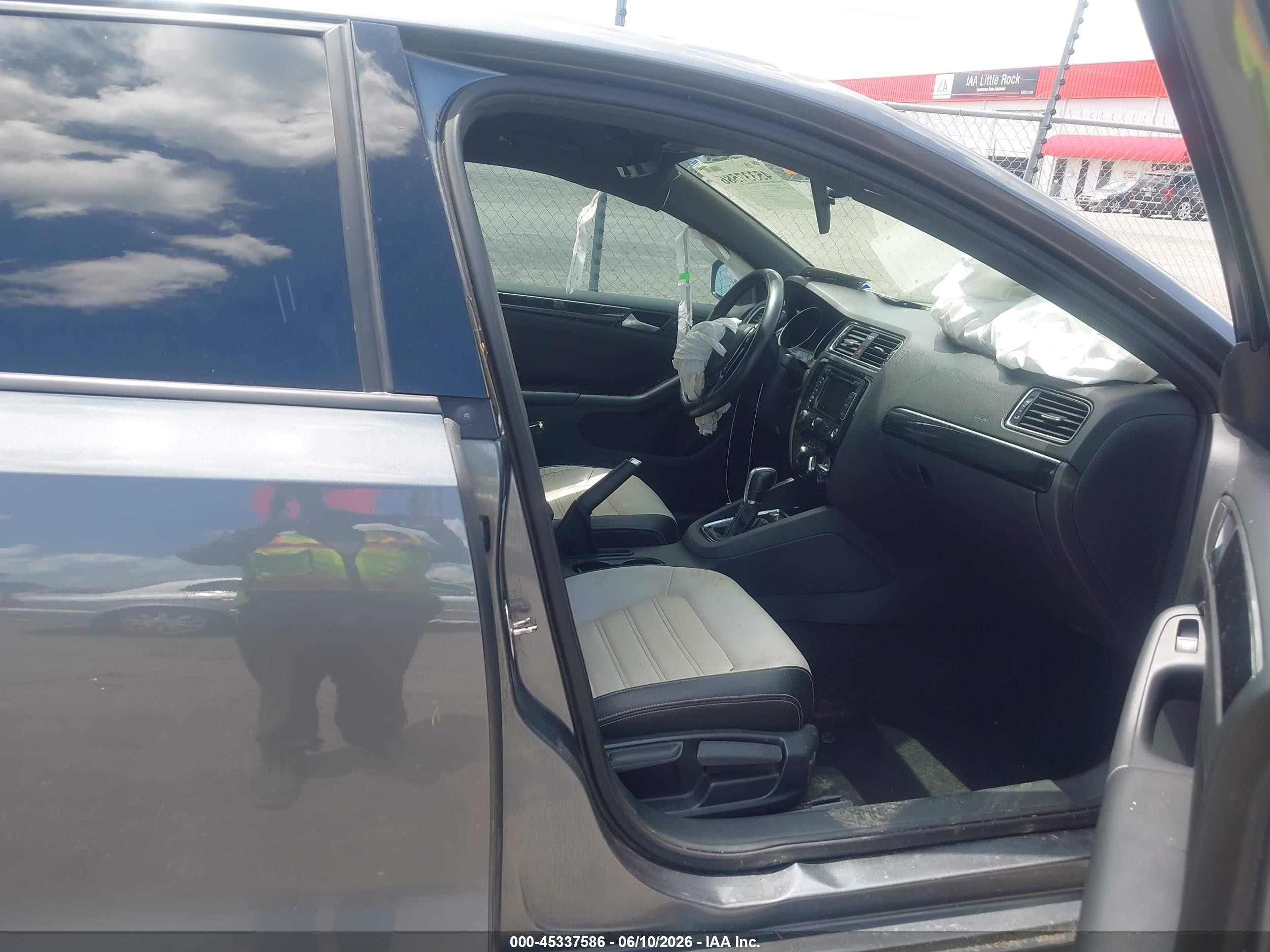 2015 Volkswagen Jetta 1.8t Sport Серый vin: 3VWD17AJ8FM415679