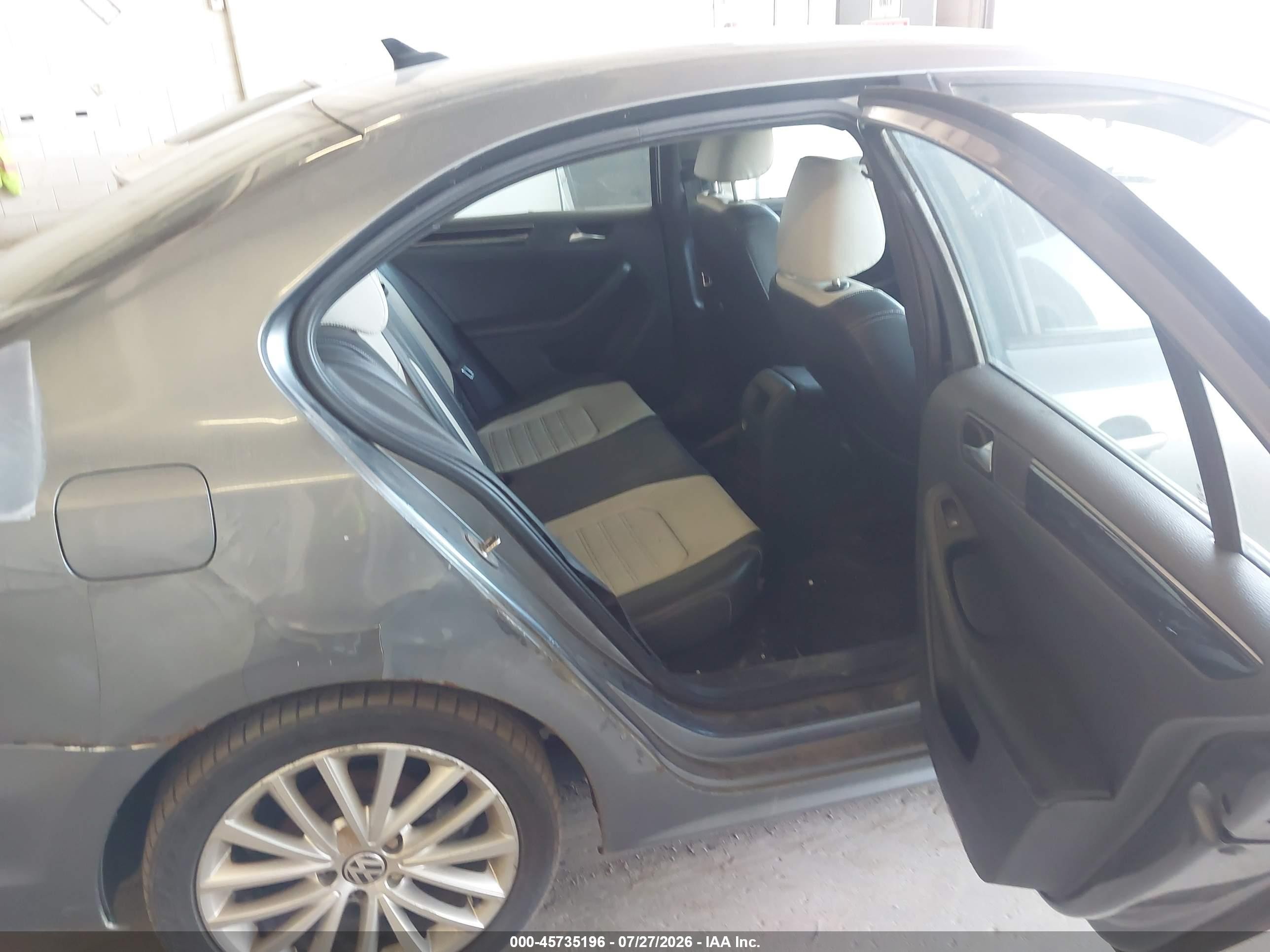 2015 Volkswagen Jetta 1.8t Sport Silver vin: 3VWD17AJ8FM416850