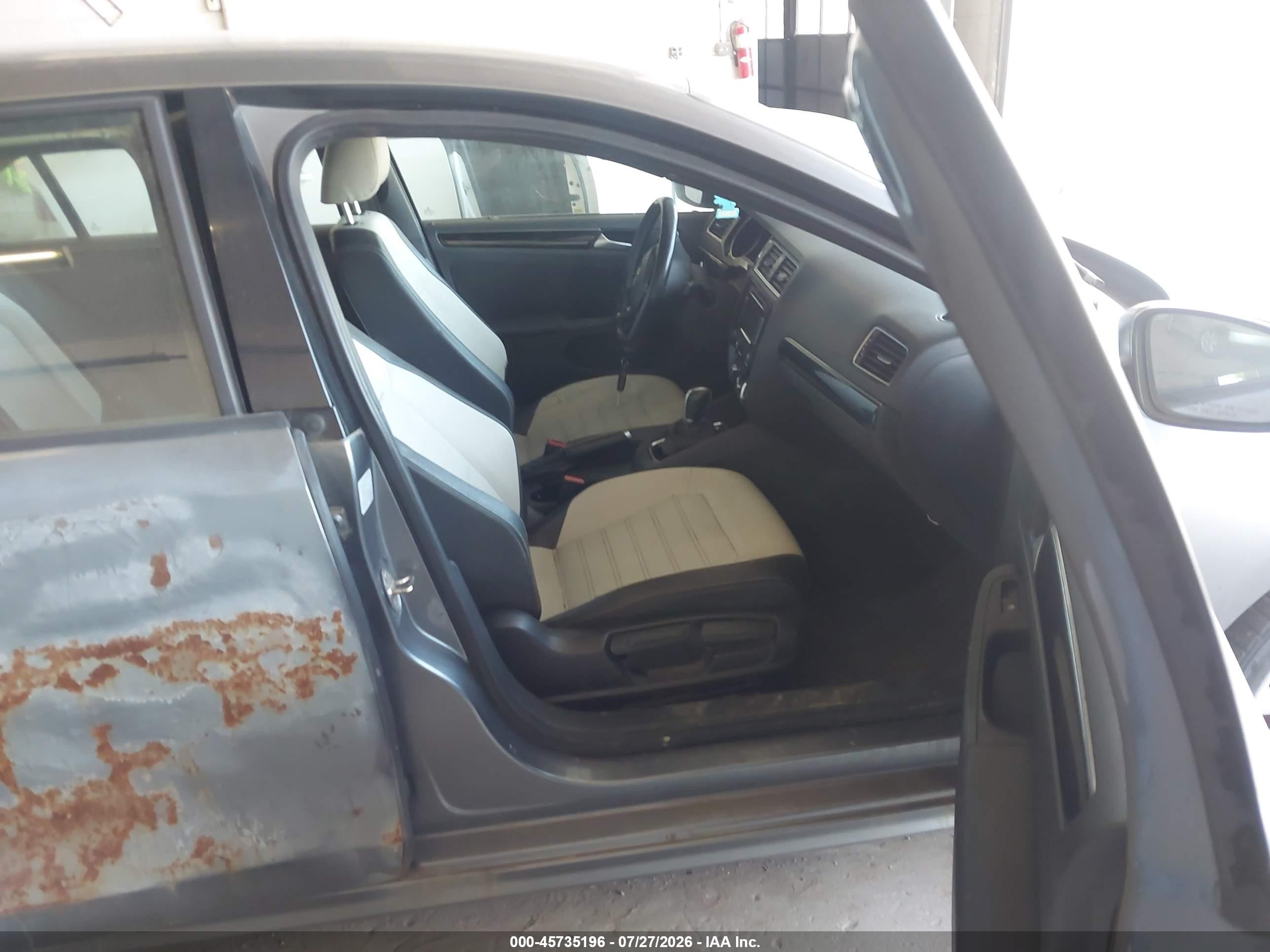 2015 Volkswagen Jetta 1.8t Sport Silver vin: 3VWD17AJ8FM416850
