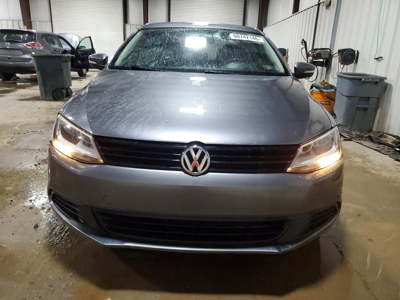 2014 Volkswagen Jetta Se Серый vin: 3VWD17AJ9EM246464
