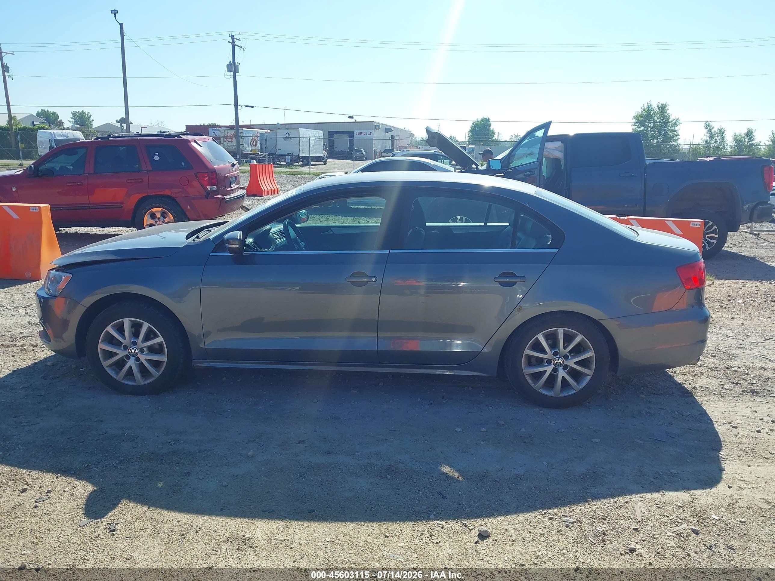 2014 Volkswagen Jetta 1.8t Se Silver vin: 3VWD17AJ9EM255326