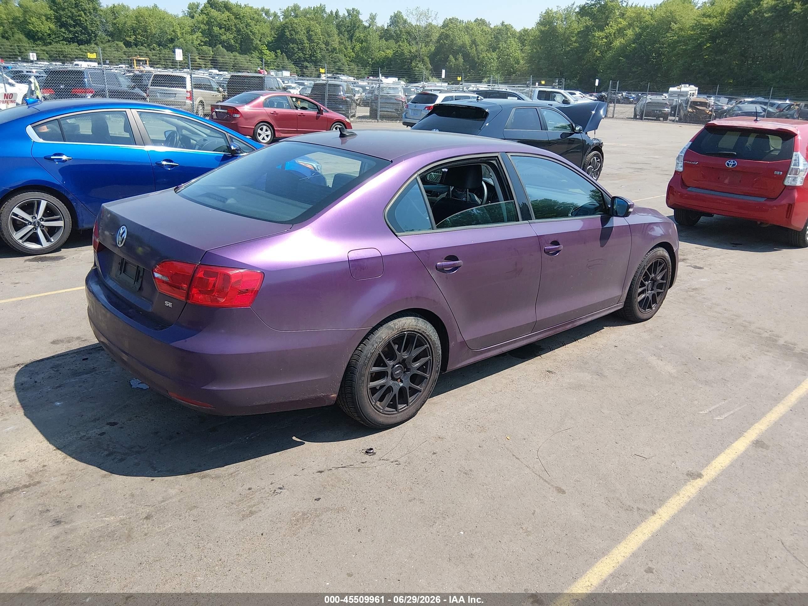 2014 Volkswagen Jetta 1.8t Se Фиолетовый vin: 3VWD17AJ9EM307070