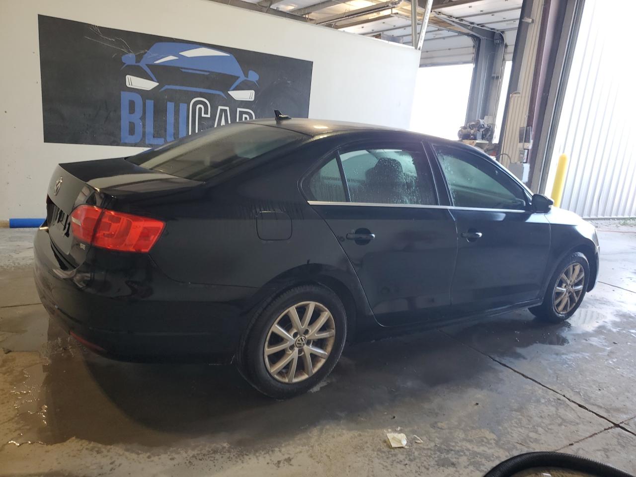 2014 Volkswagen Jetta Se Black vin: 3VWD17AJ9EM425927 Damage: Right Qtr Panel, Dent(S) W/ Paint Dmg, 1/2 To 1 Inch