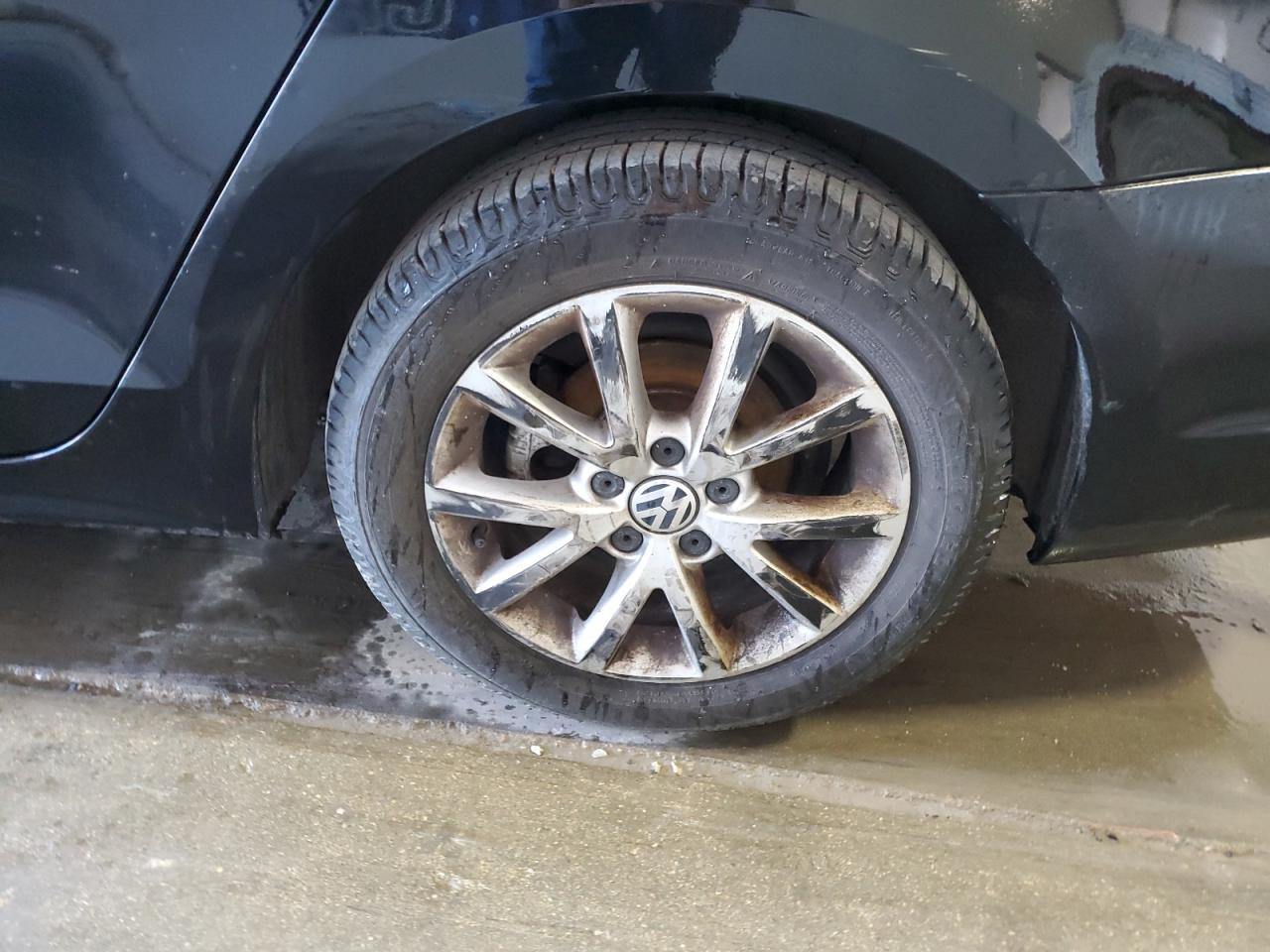2014 Volkswagen Jetta Se Black vin: 3VWD17AJ9EM425927 Damage: Left Rear Wheel, Curb Rash, > 12 Inches