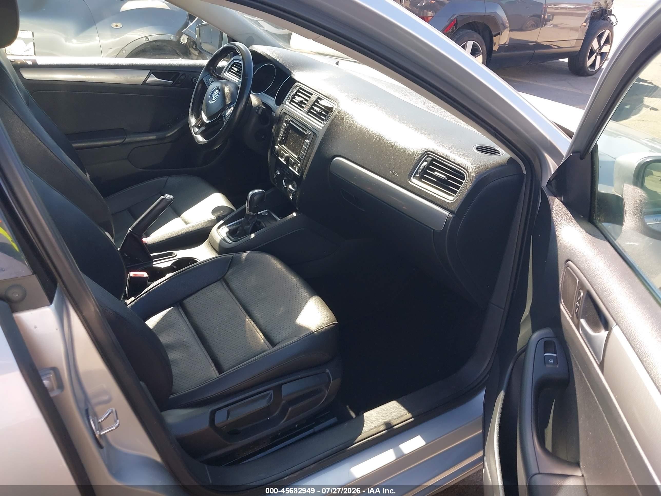 2015 Volkswagen Jetta 1.8t Se Silver vin: 3VWD17AJ9FM264559