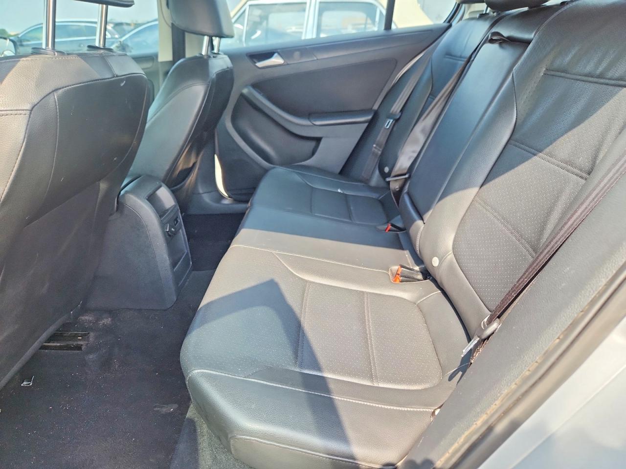 2014 Volkswagen Jetta Se Silver vin: 3VWD17AJXEM214154