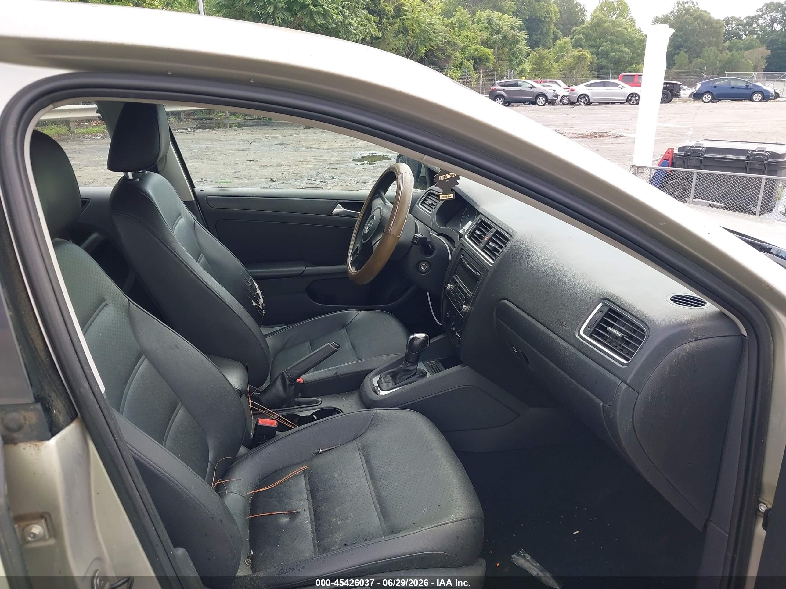 2014 Volkswagen Jetta 1.8t Se Gold vin: 3VWD17AJXEM302590