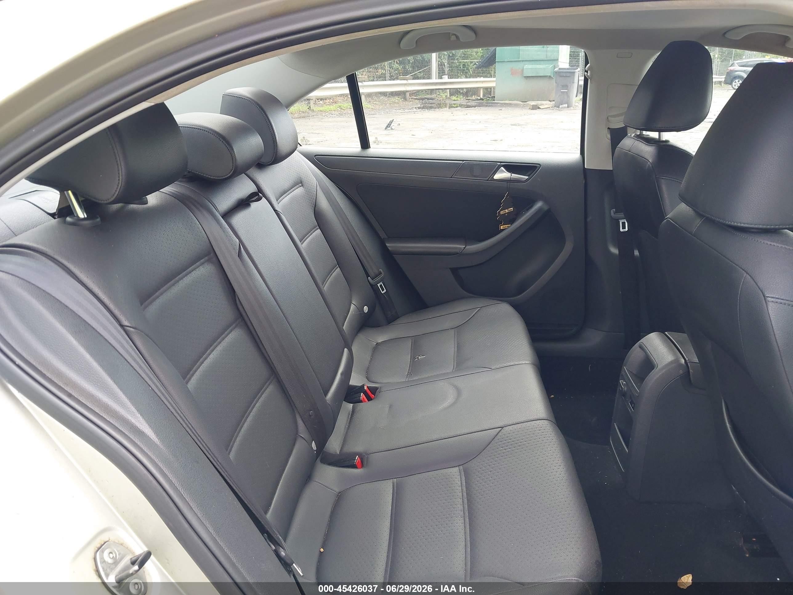 2014 Volkswagen Jetta 1.8t Se Gold vin: 3VWD17AJXEM302590