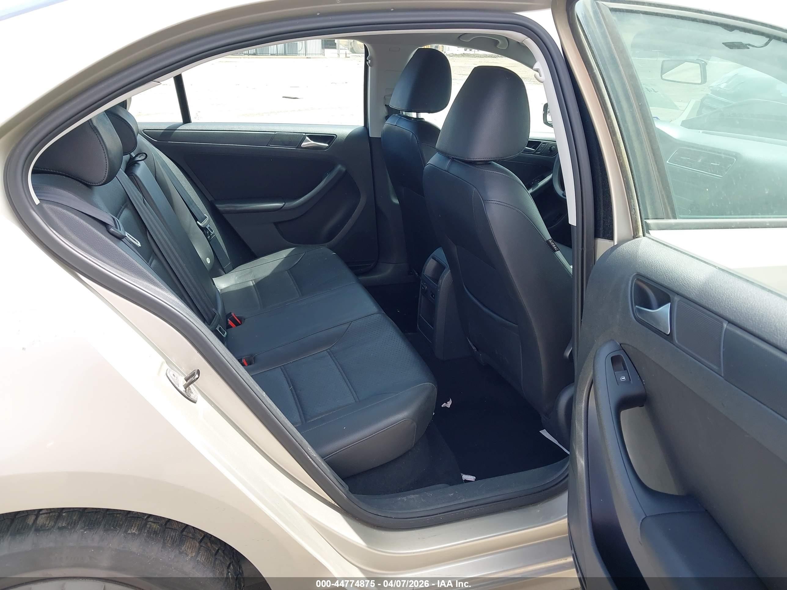 2014 Volkswagen Jetta 1.8t Se Gold vin: 3VWD17AJXEM314626