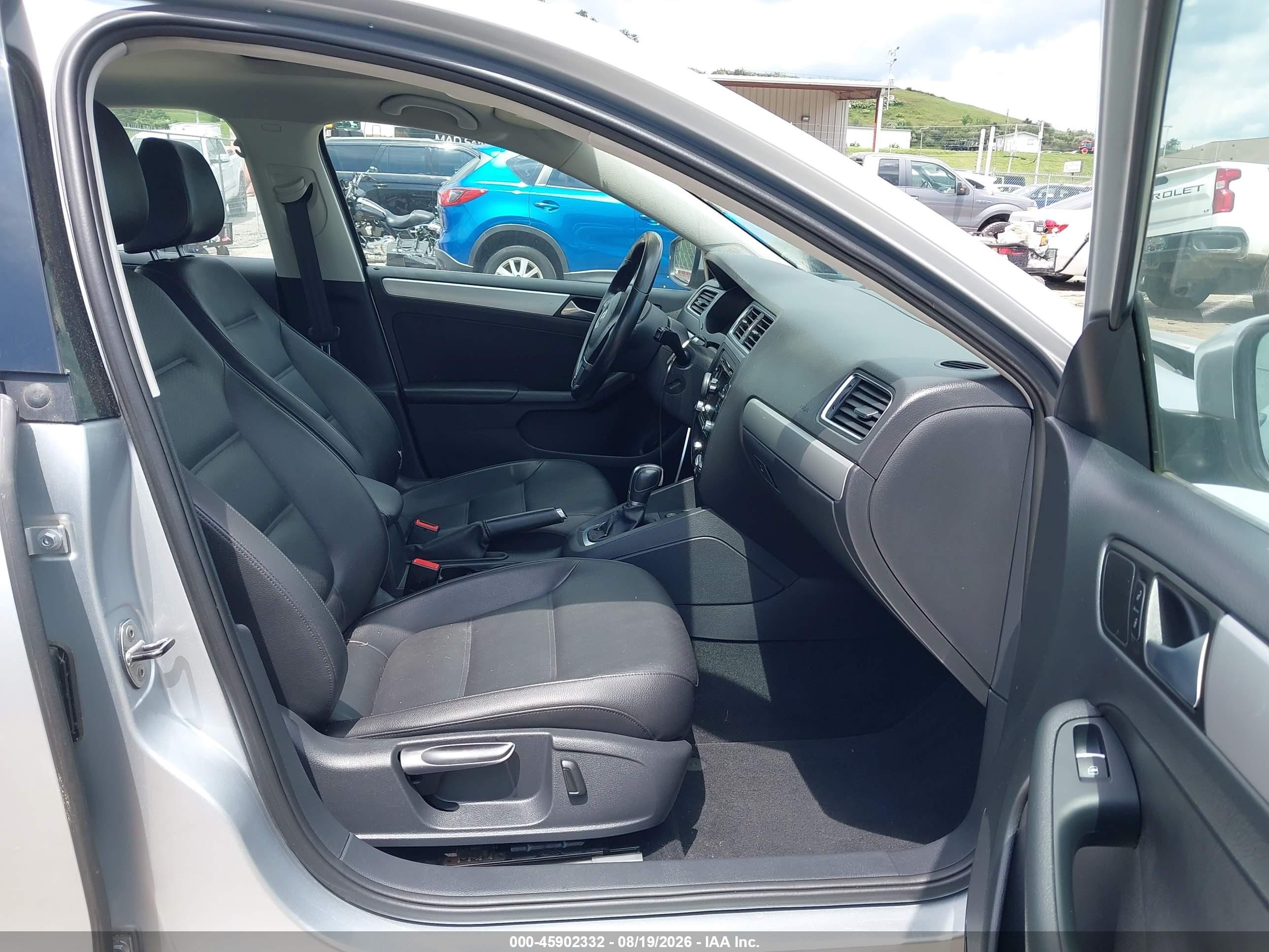 2014 Volkswagen Jetta 1.8t Se Silver vin: 3VWD17AJXEM327795